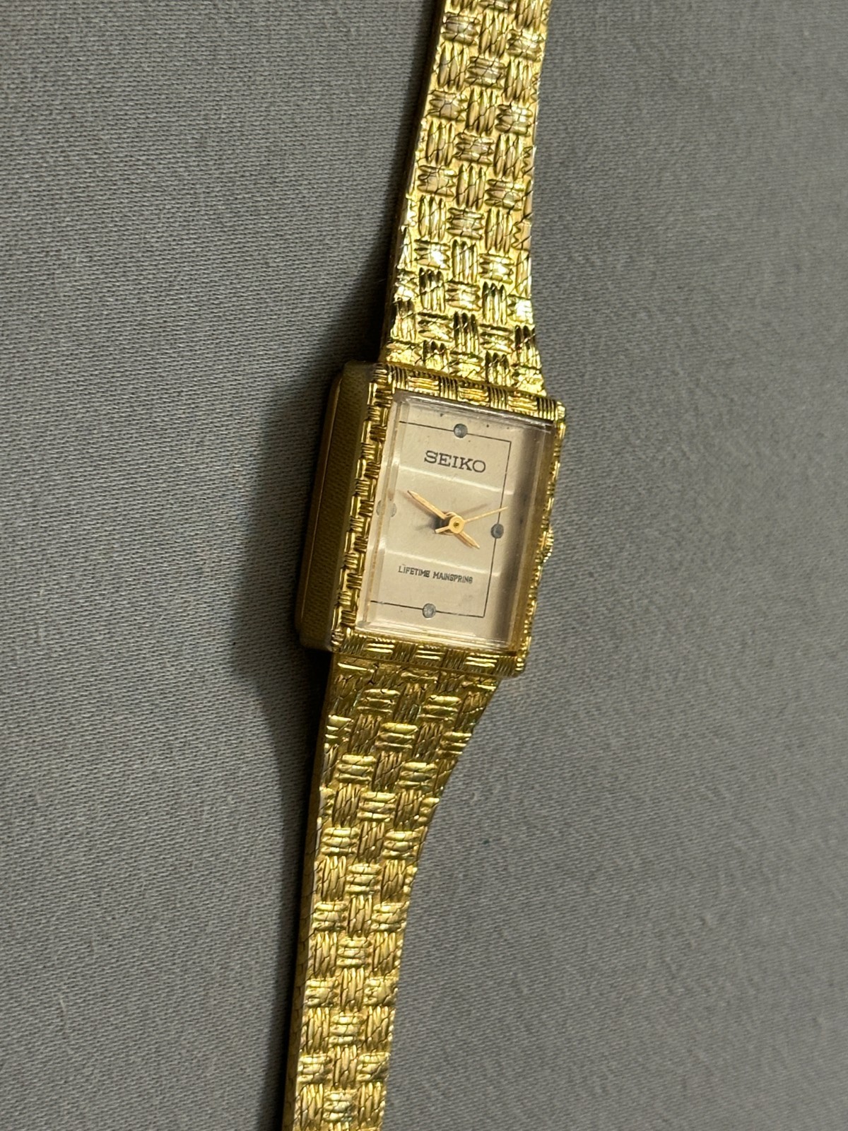 Vintage Seiko Womens Mechanical Wind Lifetime Mainspring Watch Gold Tone Band