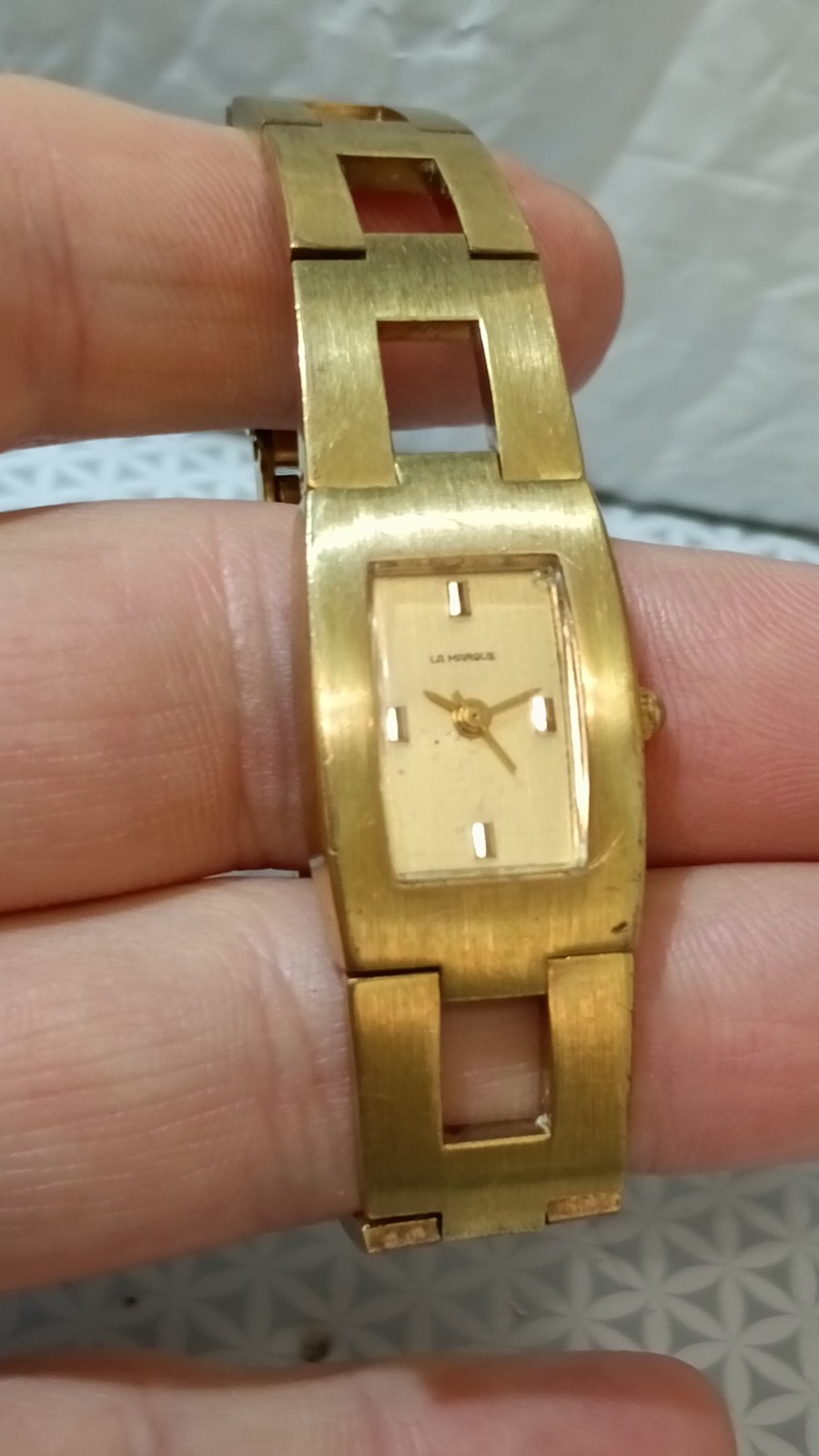 LE MARQUE Vintage Women’s Watch Gold Tone Quartz 18 mm
