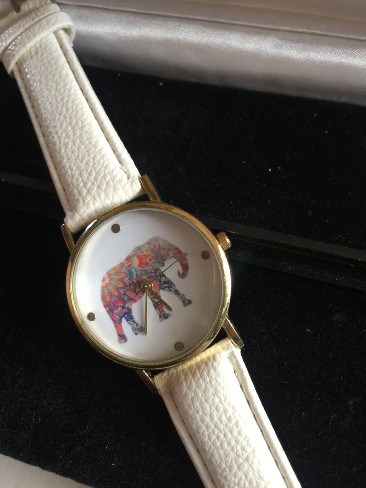 Elephant watch Flower Power Pattern and dot indexes w/White Leather band Boxed