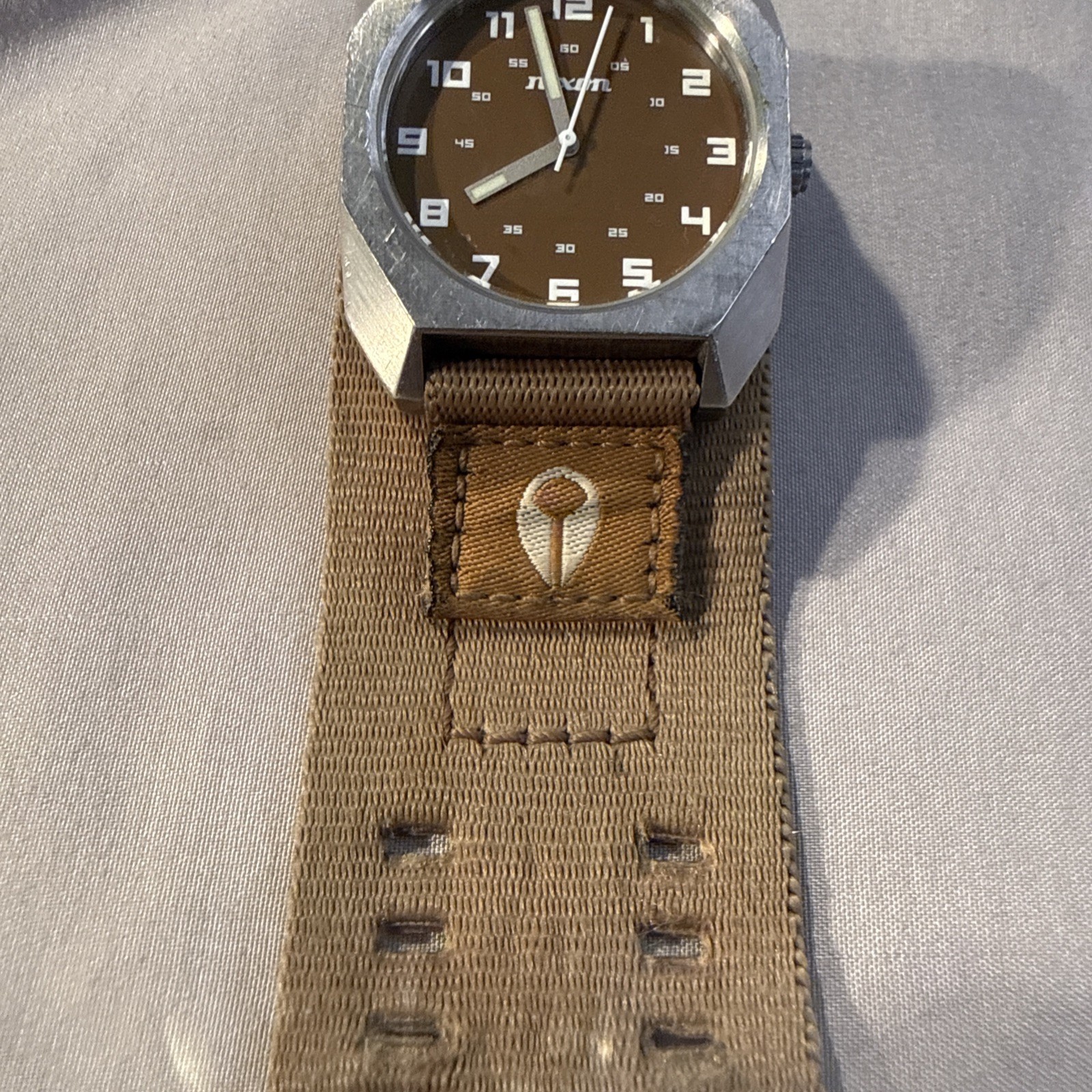 NIXON «THE SCOUT» BRN FACE w/BRN CANVAS CUFF BAND RETRO/BIKER WATCH