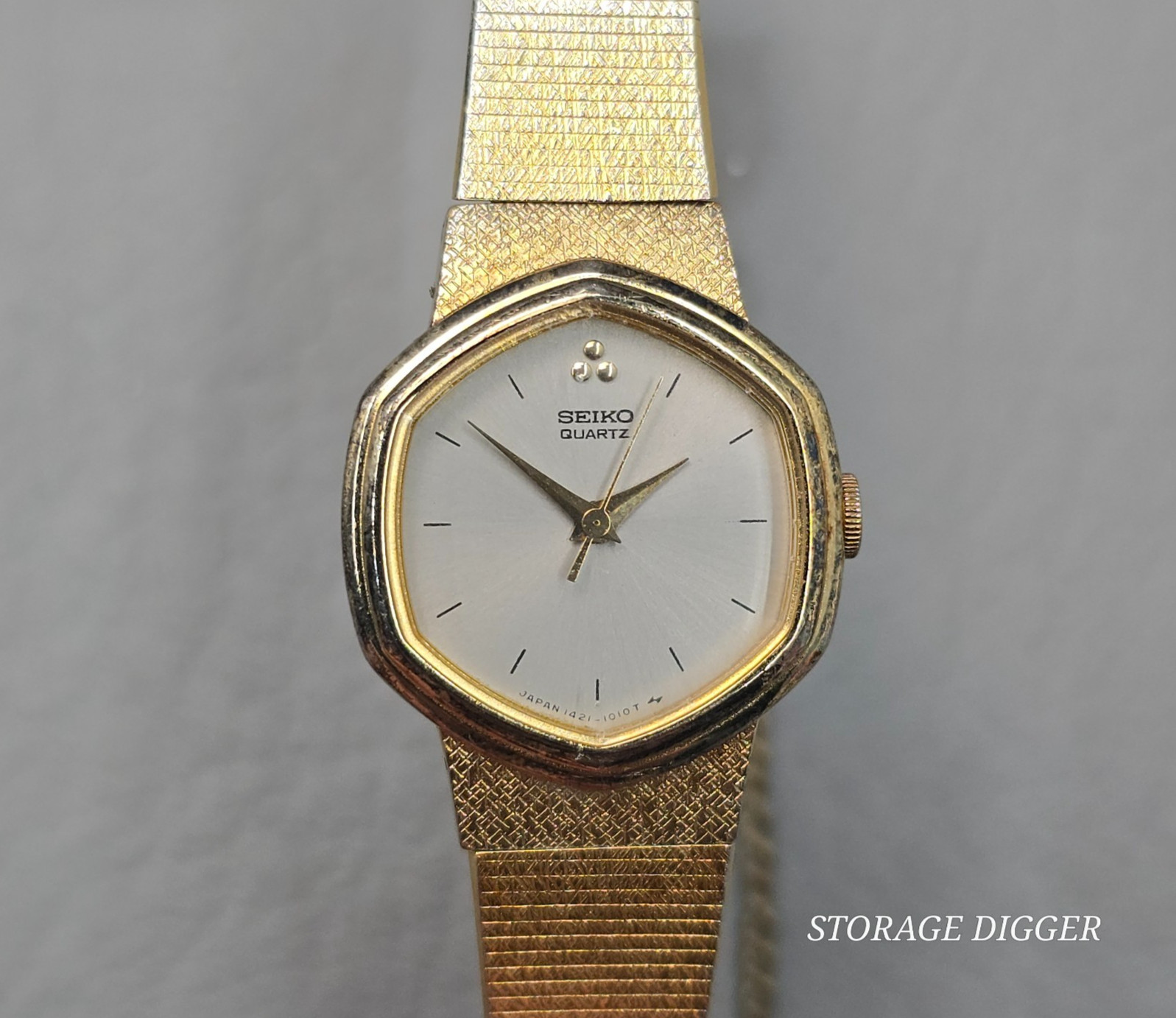 Vintage Seiko Quartz Ladies 19mm Watch Gold Tone Hexagonal Gold Dial 1421-5609