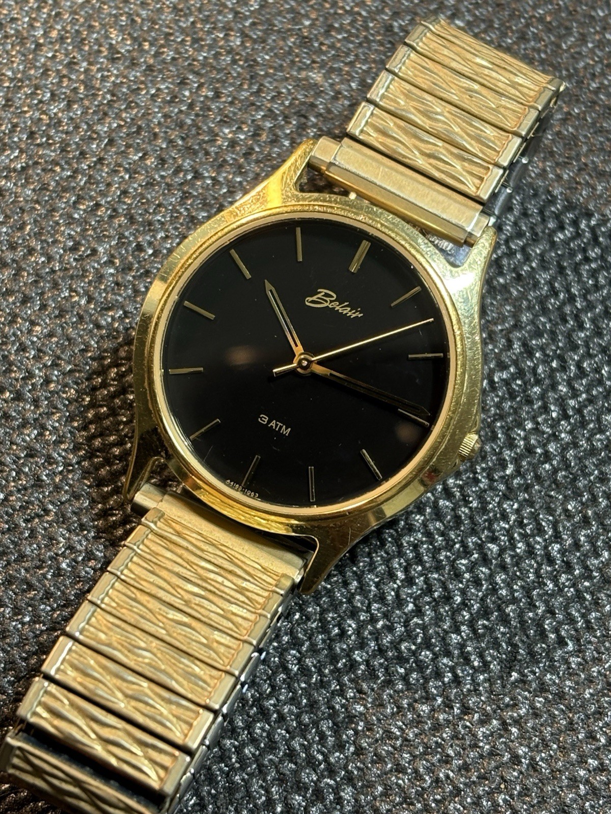 Vintage Belair Mens Quartz Watch 34mm Gold Tone Black Dial,Expandable Band