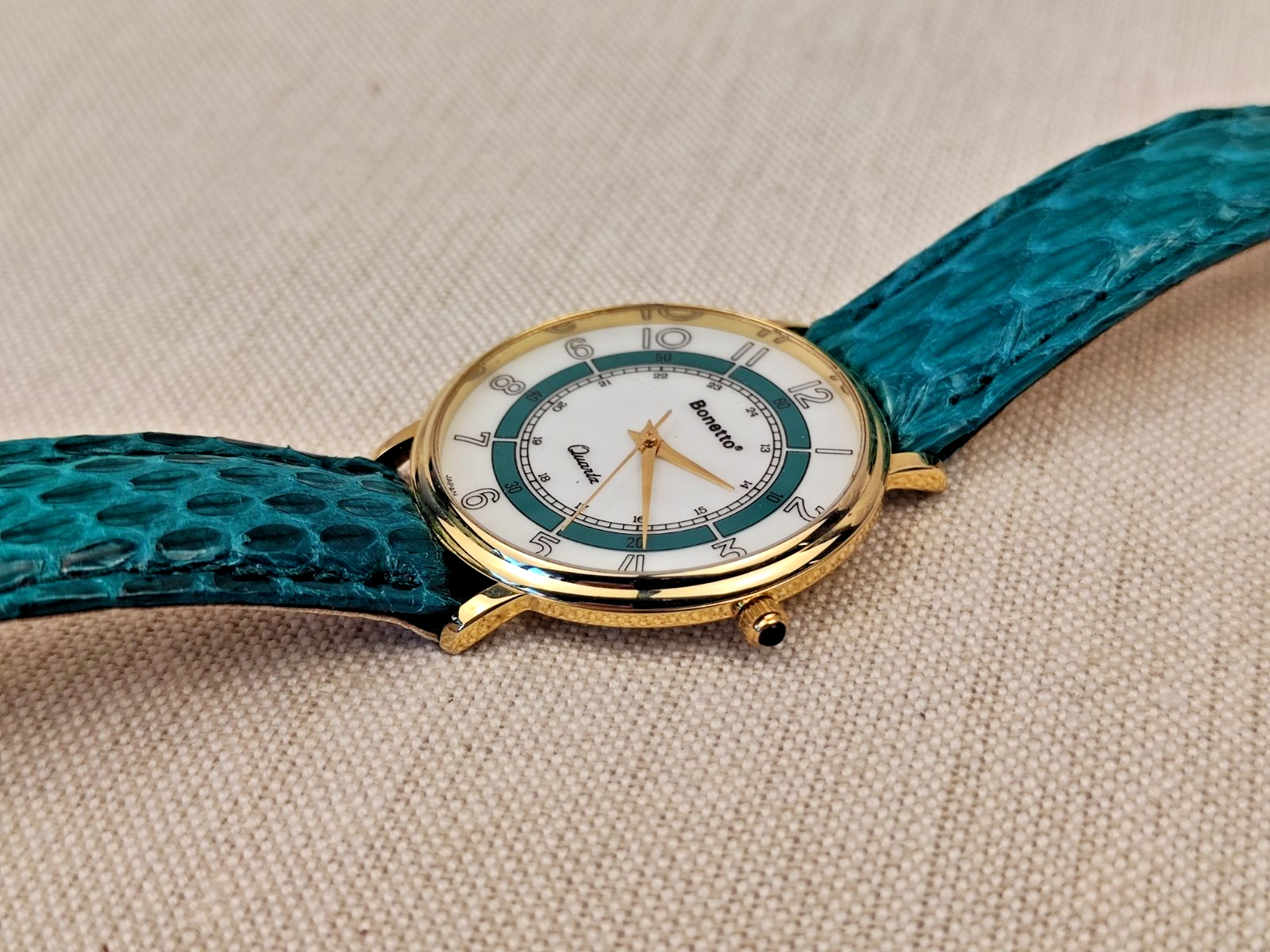 Vintage Bonetto women’s watch with a Japanese quartz movement