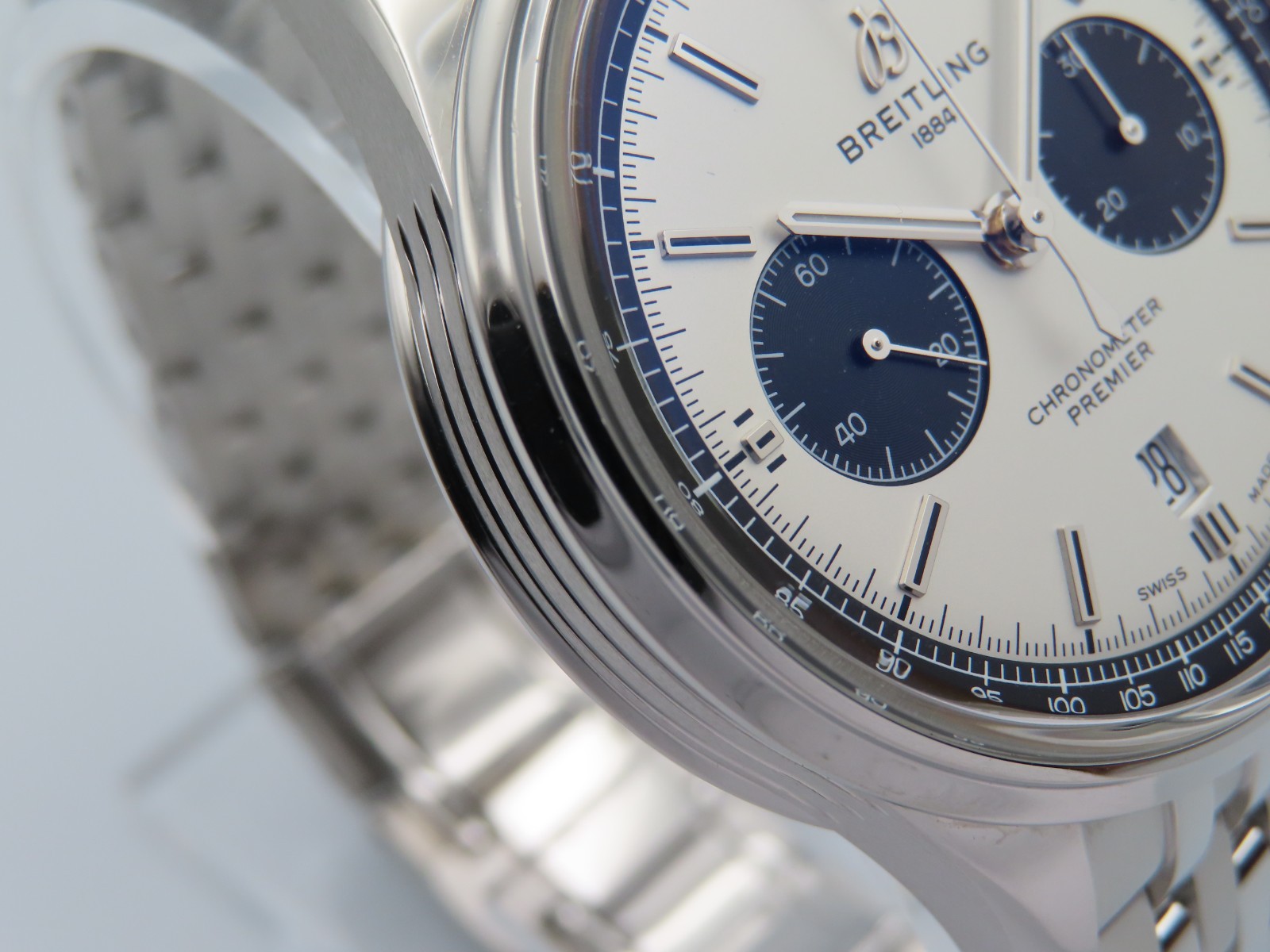 2019 Breitling Premier B01 Chronograph 42mm White Dial Men’s Wristwatch AB0118
