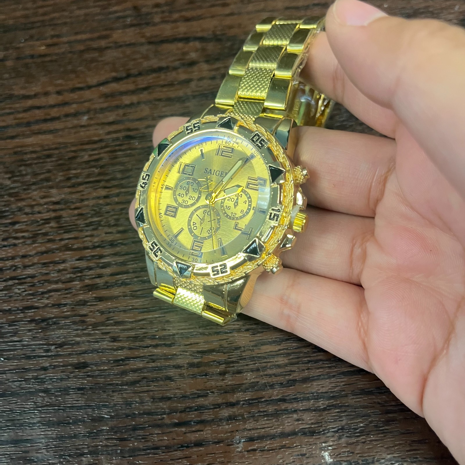 Saigei Full Gold Tone Men’s Quartz Watch Black & Gold Bezel Accents New