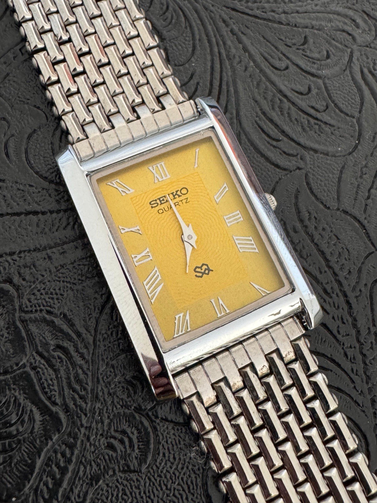 RARE YELLOW DIAL WITH SILVER CASE Vintage Seiko Slim Quartz Men’s Wrist Watch