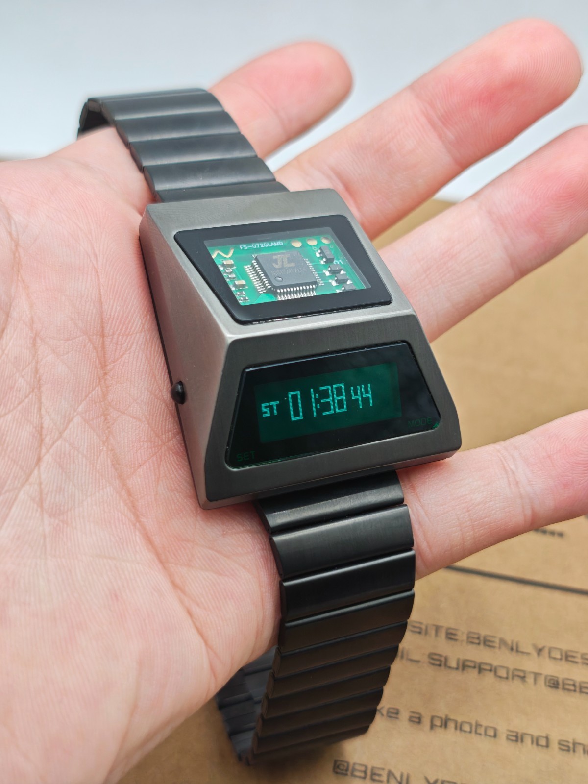 BenlyDesign Cyber Chip Window Retro-Futuristic Digital Watch S3000-C