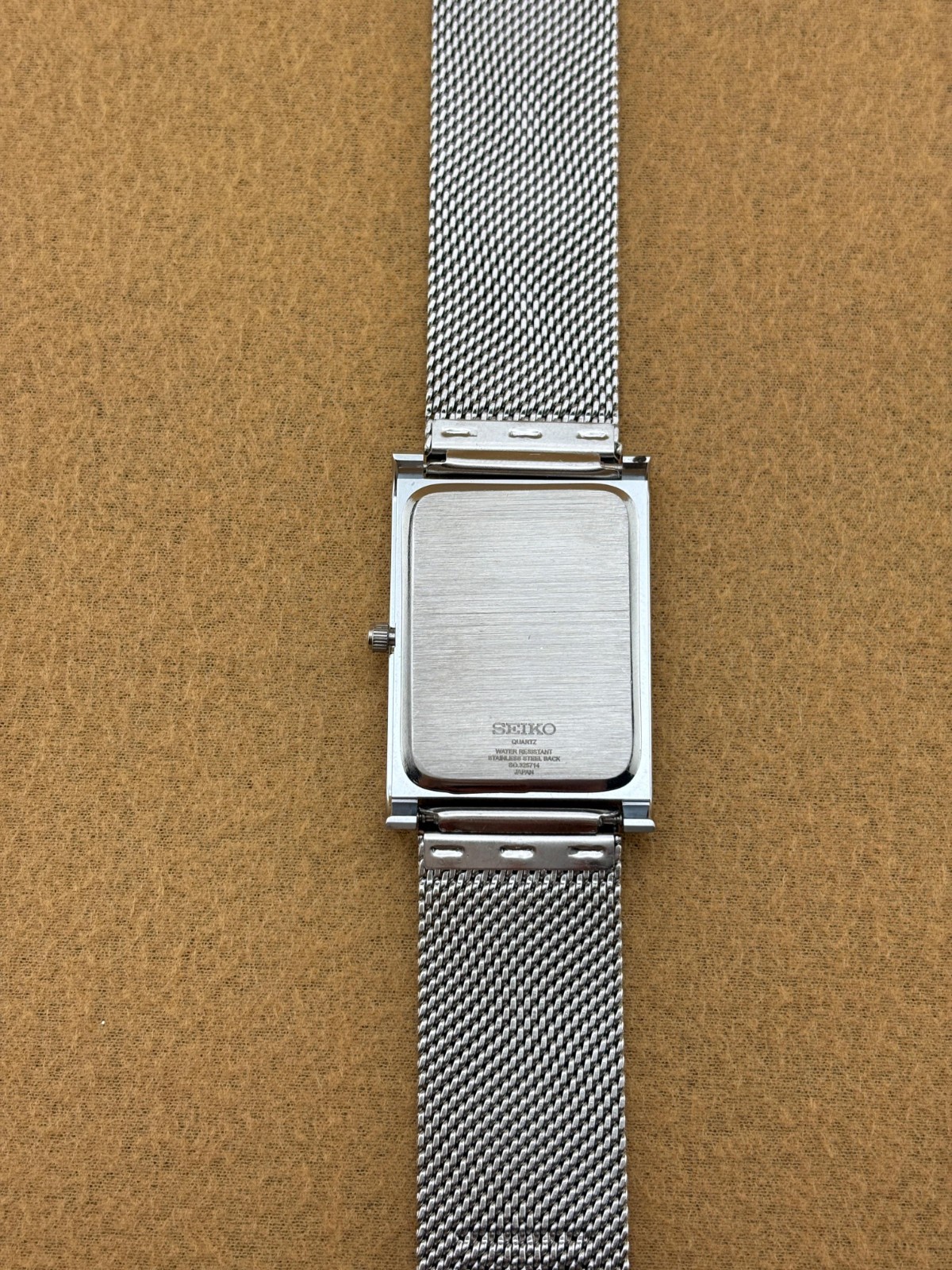RARE RED SILVER Vintage Seiko Slim Quartz Men’s Wristwatch