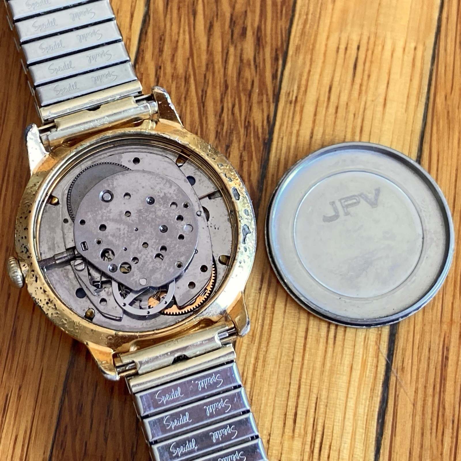 1976 Timex Mercury Day/Date Men’s 35mm Vintage Mechanical Watch Gold Tone