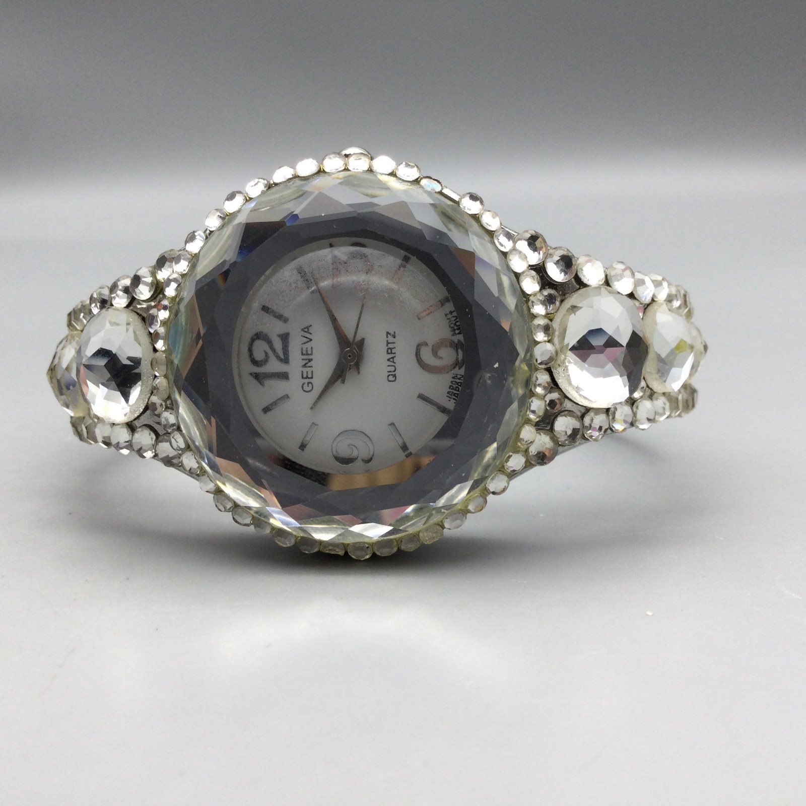 Geneva Watch Womens 33mm Silver Tone Crystals Hinged Bangle New Battery
