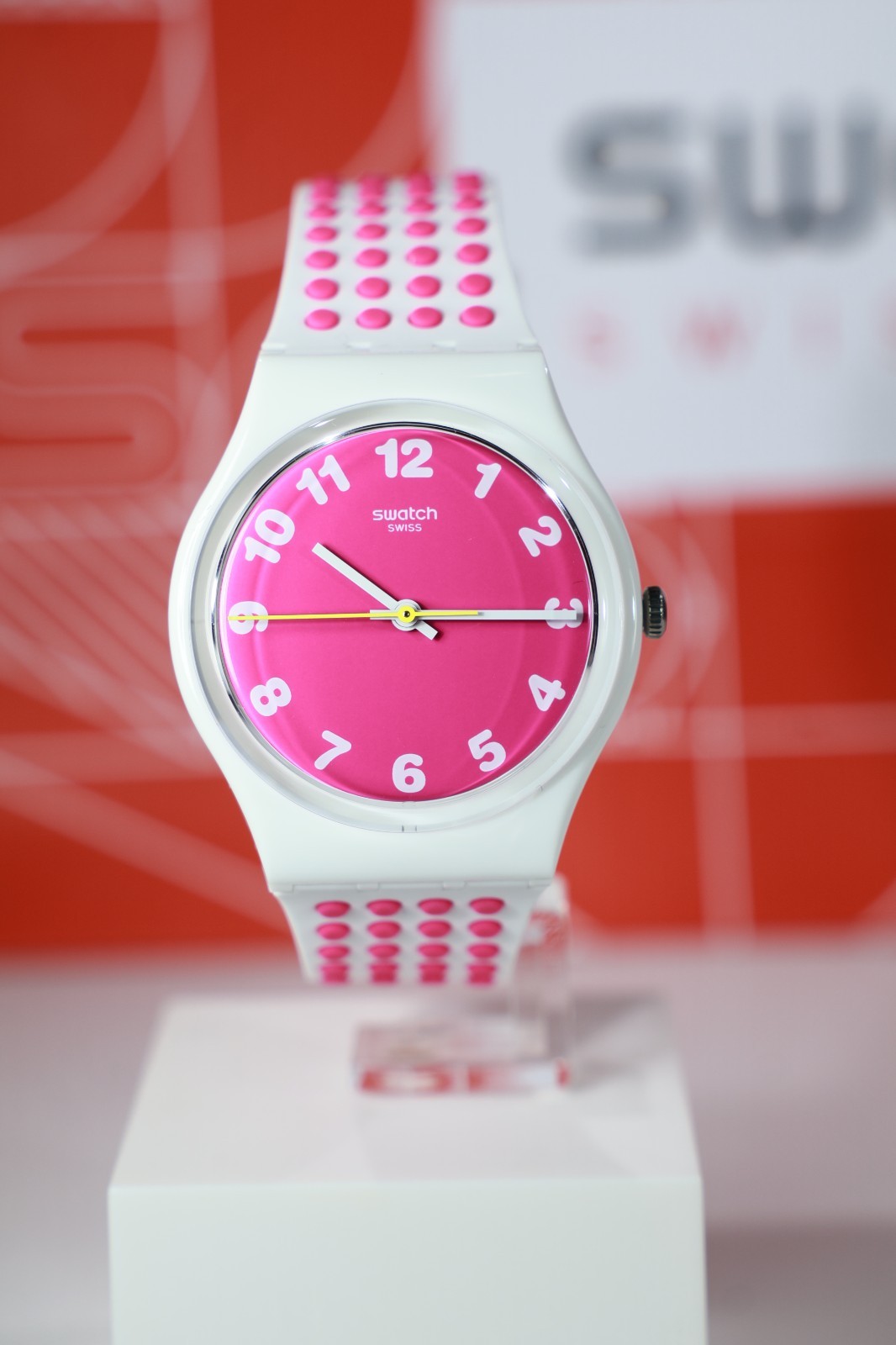 New Swiss Made Limited Swatch Watch GW190 PINKDOTS 34MM White Pink Dots Unisex