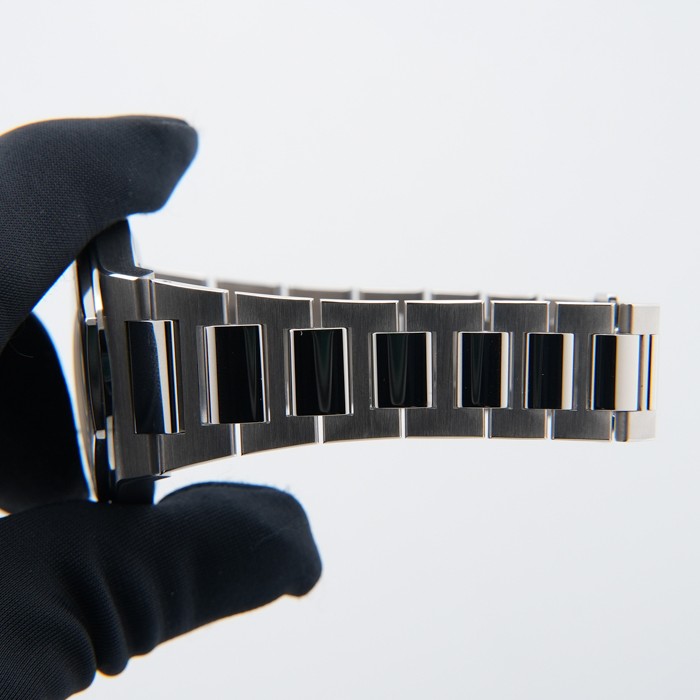 Girard-Perregaux Laureato 42mm 81010-11-431-11A Blue Box/Paper