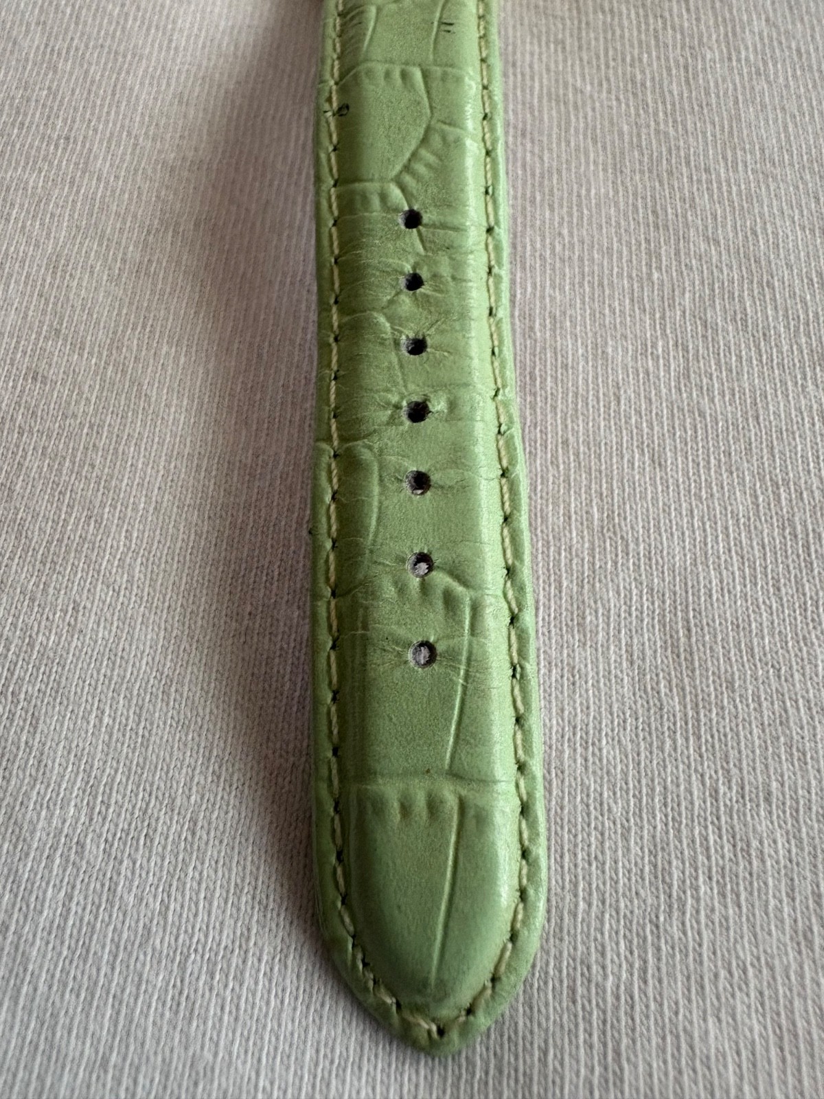 Gossip GSP231C Mother of Pearl Gold Tone Quartz Watch Green Band NEW Battery#146