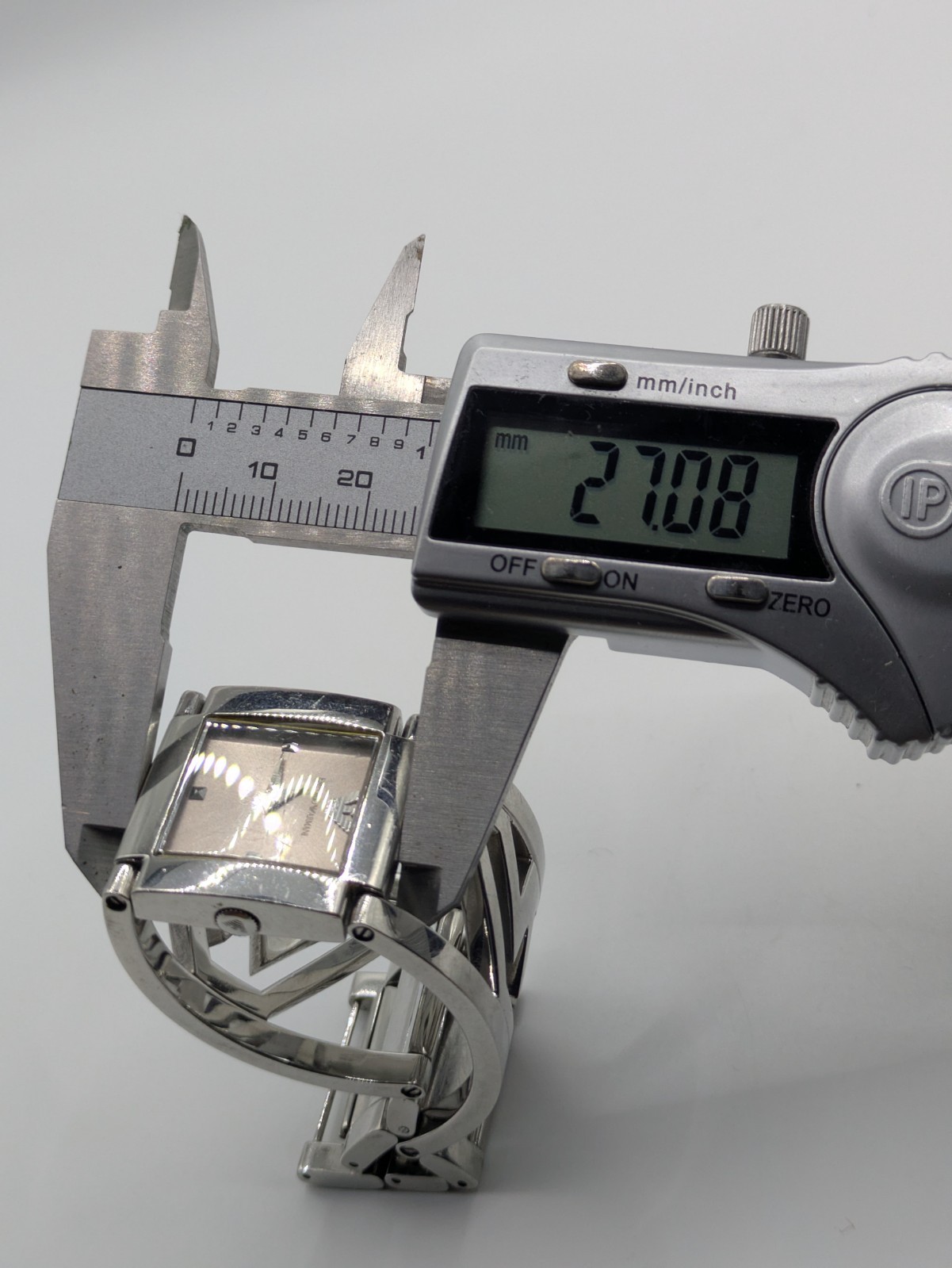 Emporio Armani AR5777 Quartz Bangle Watch Untested Parts Repair 27.8mm