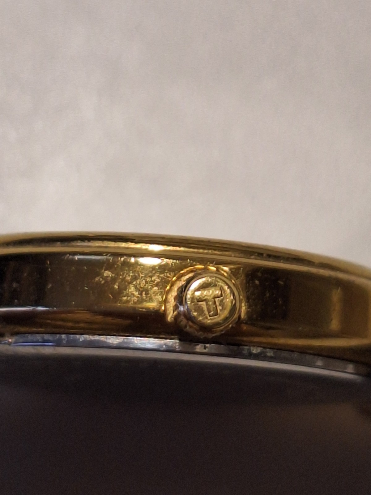 Vintage Ladies Tissot 1853 T830/930 Quartz White Dial Gold Case Watch