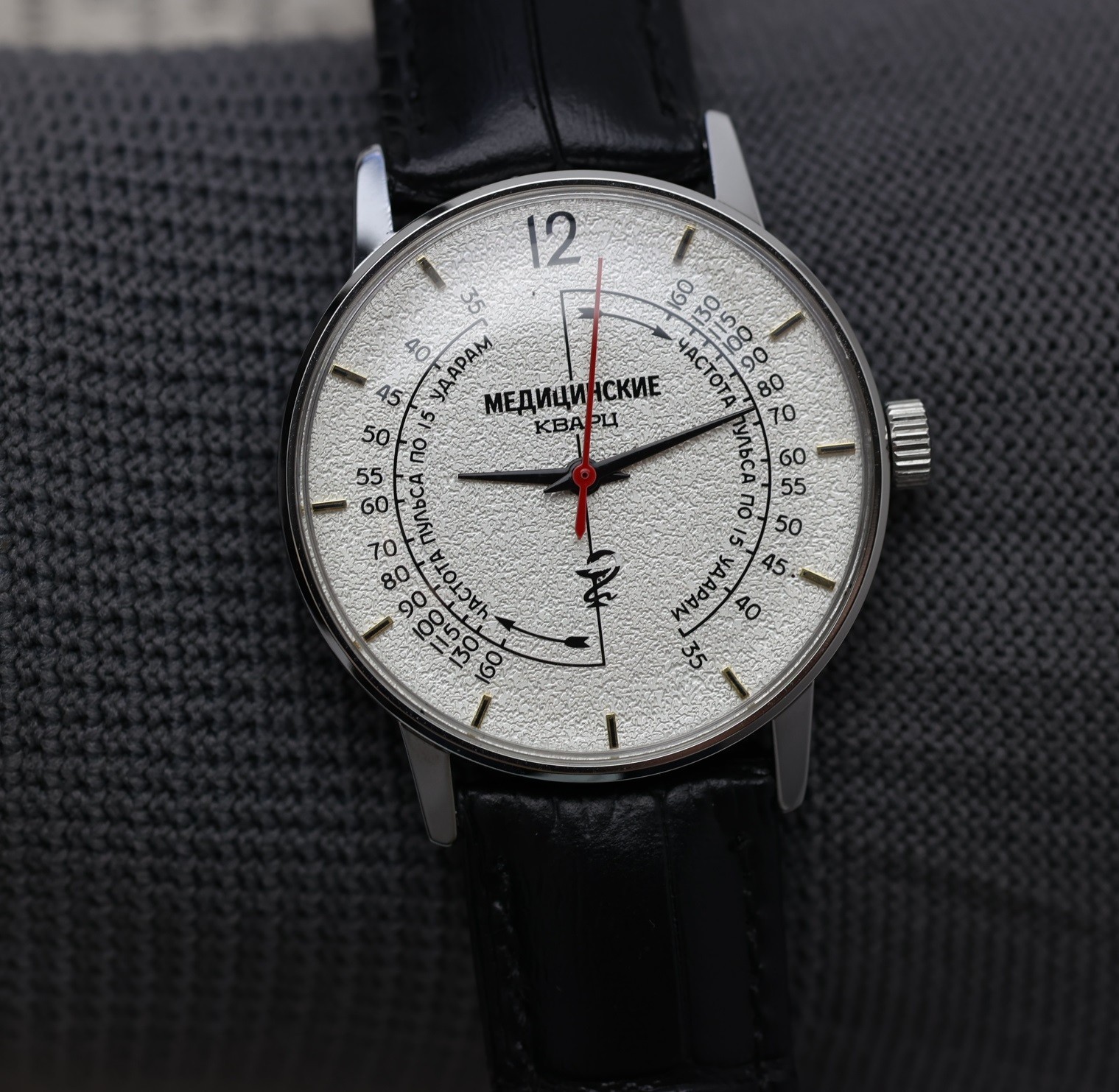 PULSOMETER watch MEDICAL. Quartz 35mm. SOVIET Raketa style