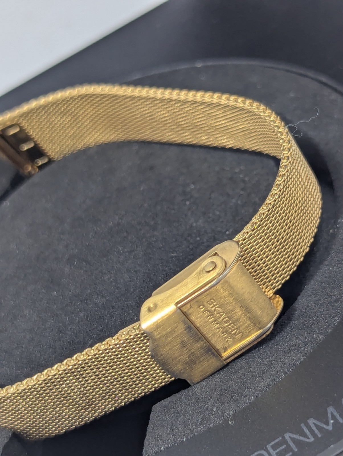 Skagen Denmark Ultra-Slim Gold-Plated Stainless Case Quartz Movement Wristwatch