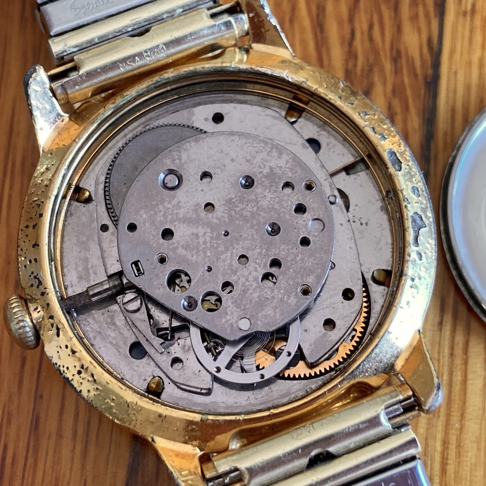 1976 Timex Mercury Day/Date Men’s 35mm Vintage Mechanical Watch Gold Tone