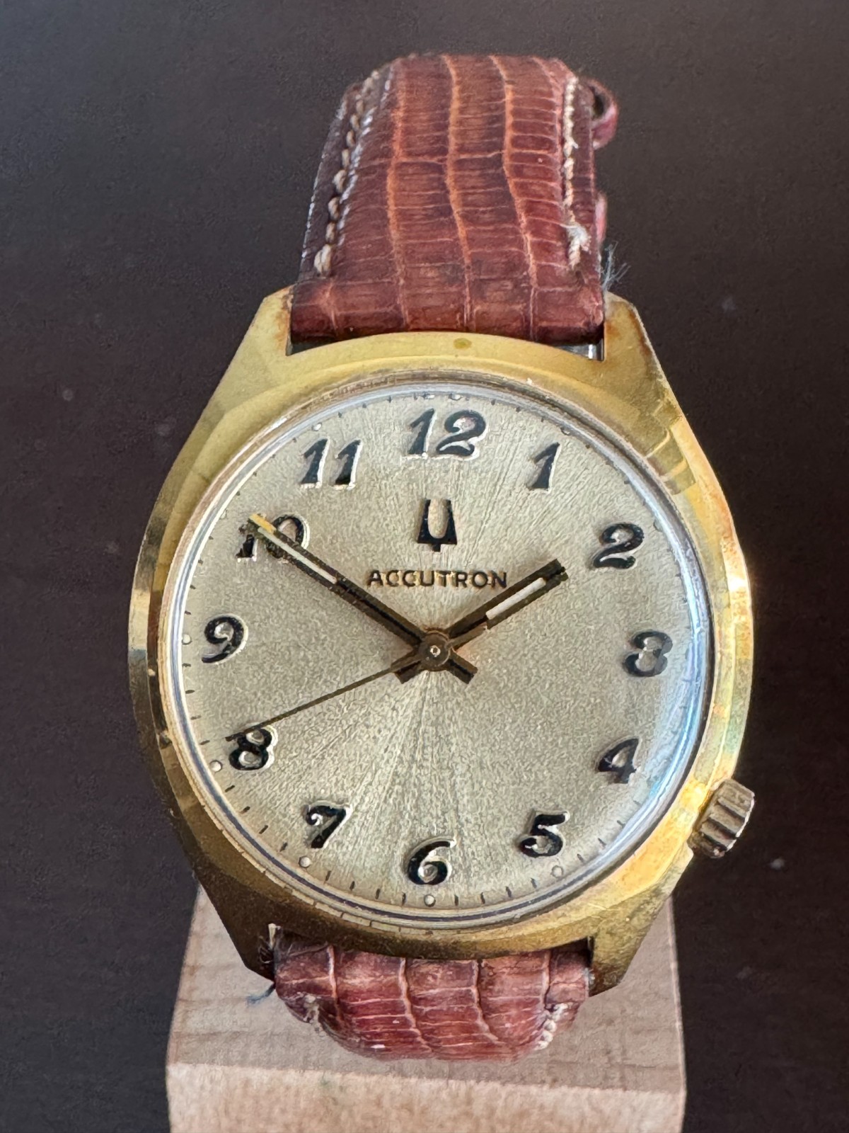 VINTAGE MENS CLEAN BULOVA ACCUTRON WRISTWATCH CAL. 218 KEEPING TIME