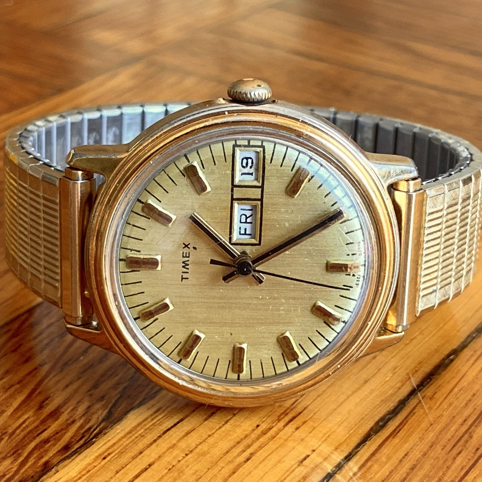 1976 Timex Mercury Day/Date Men’s 35mm Vintage Mechanical Watch Gold Tone