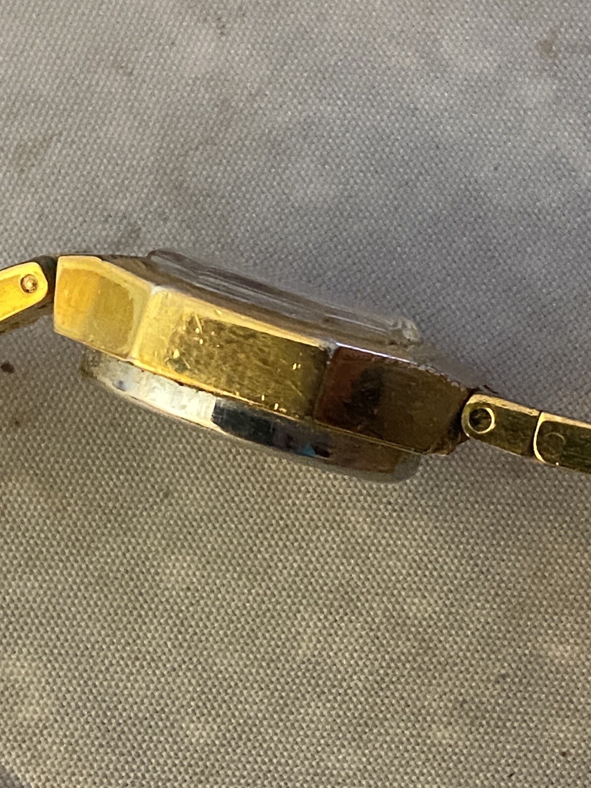 VTG Riviera Ladies Watch 17 Jewels Swiss Made Gold Tone
