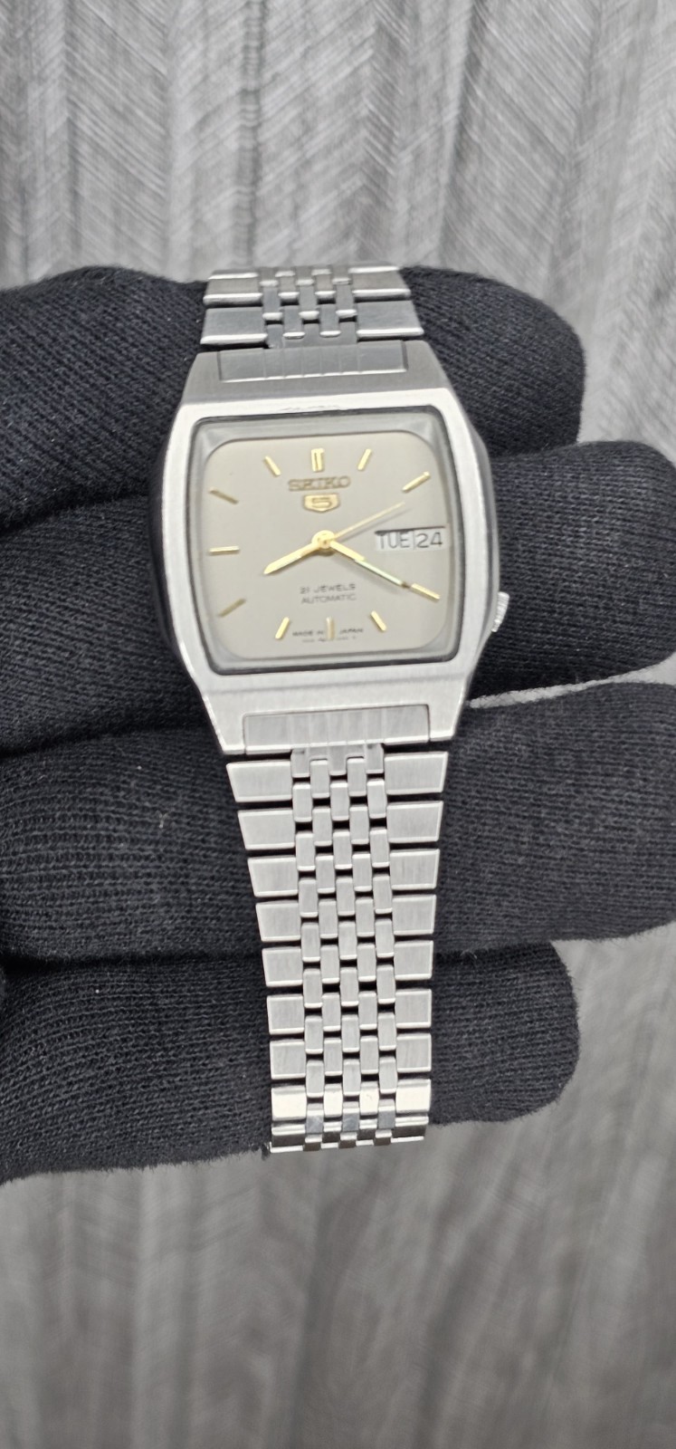 vintage Seiko 5 automatic 21 jewels 7009-5862 day/date men’s wristwatch Japan