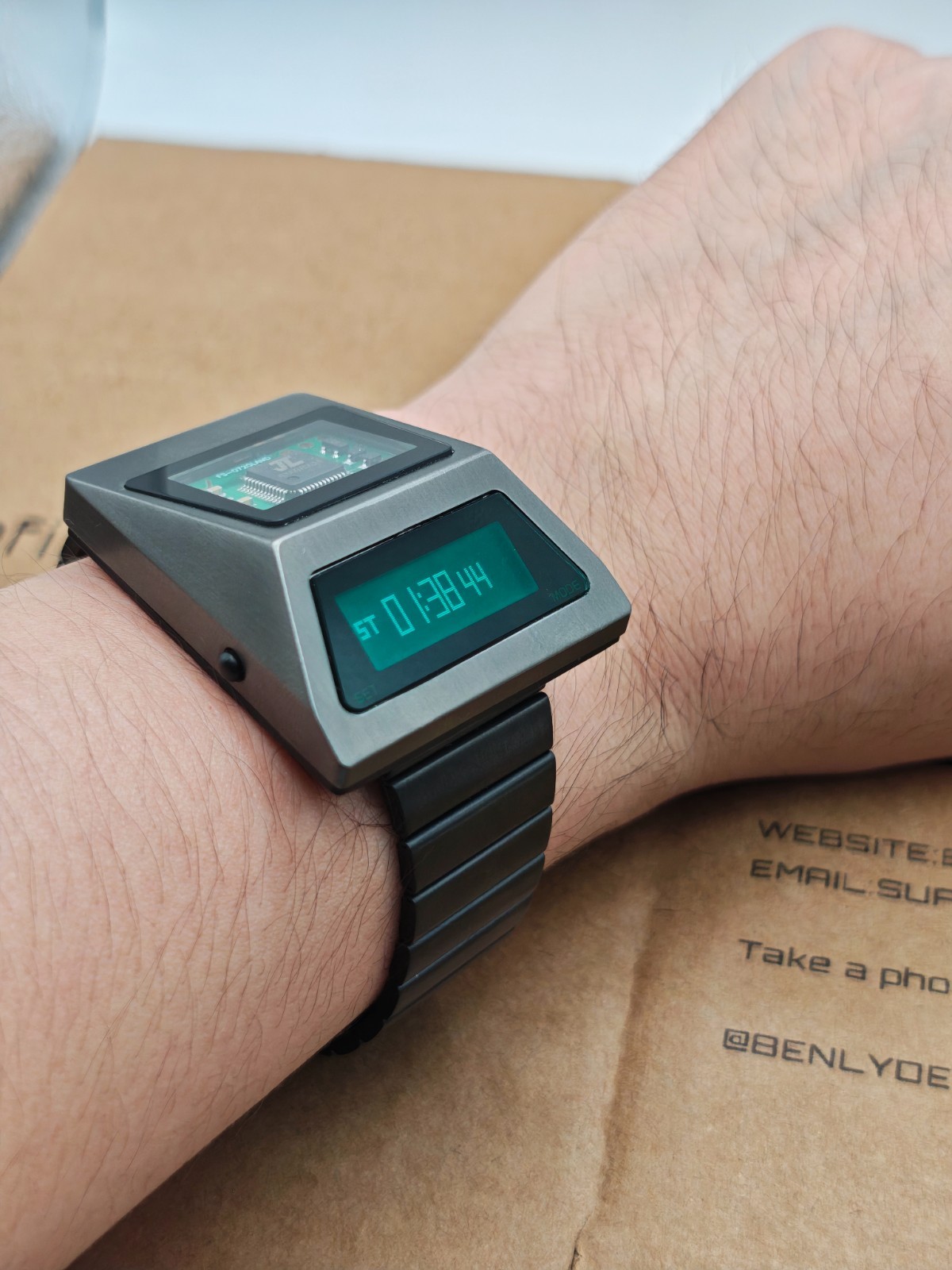 BenlyDesign Cyber Chip Window Retro-Futuristic Digital Watch S3000-C
