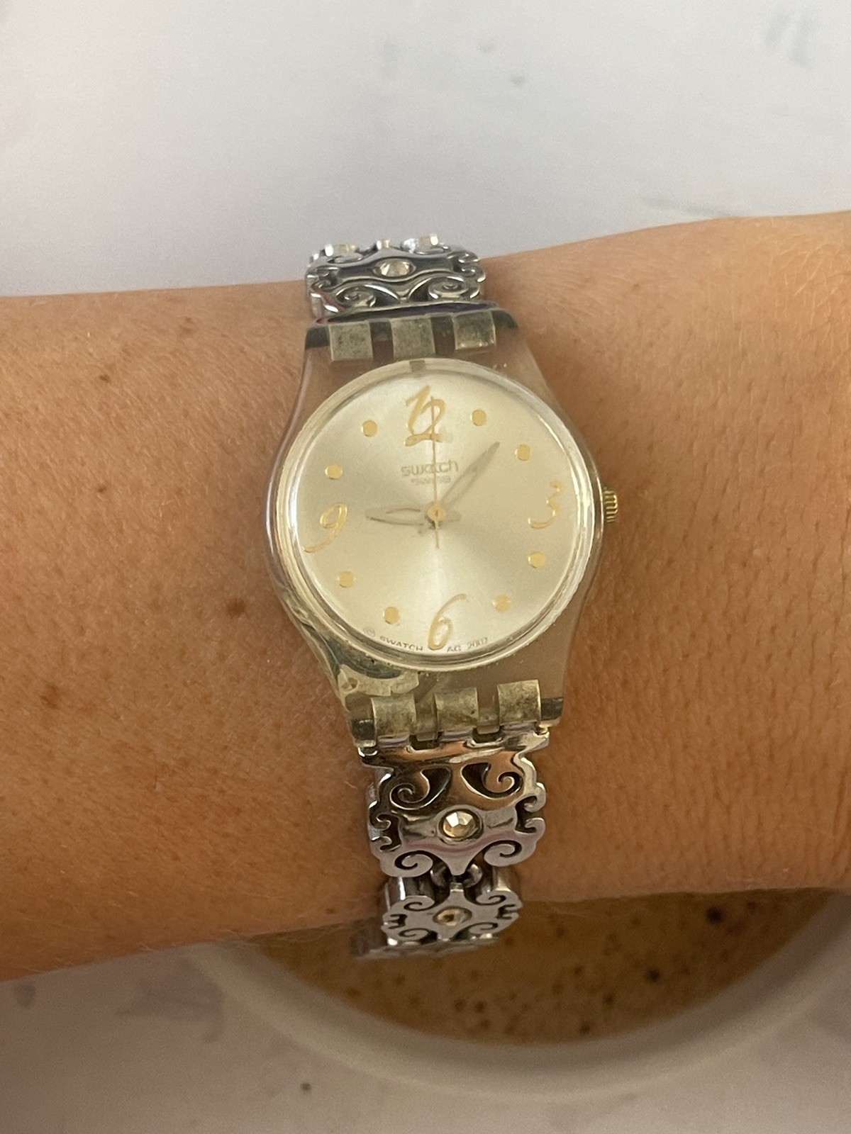 Swatch Womans Rare watch 129 ag2007 Swiss Made Bracelet Silver Tone 176