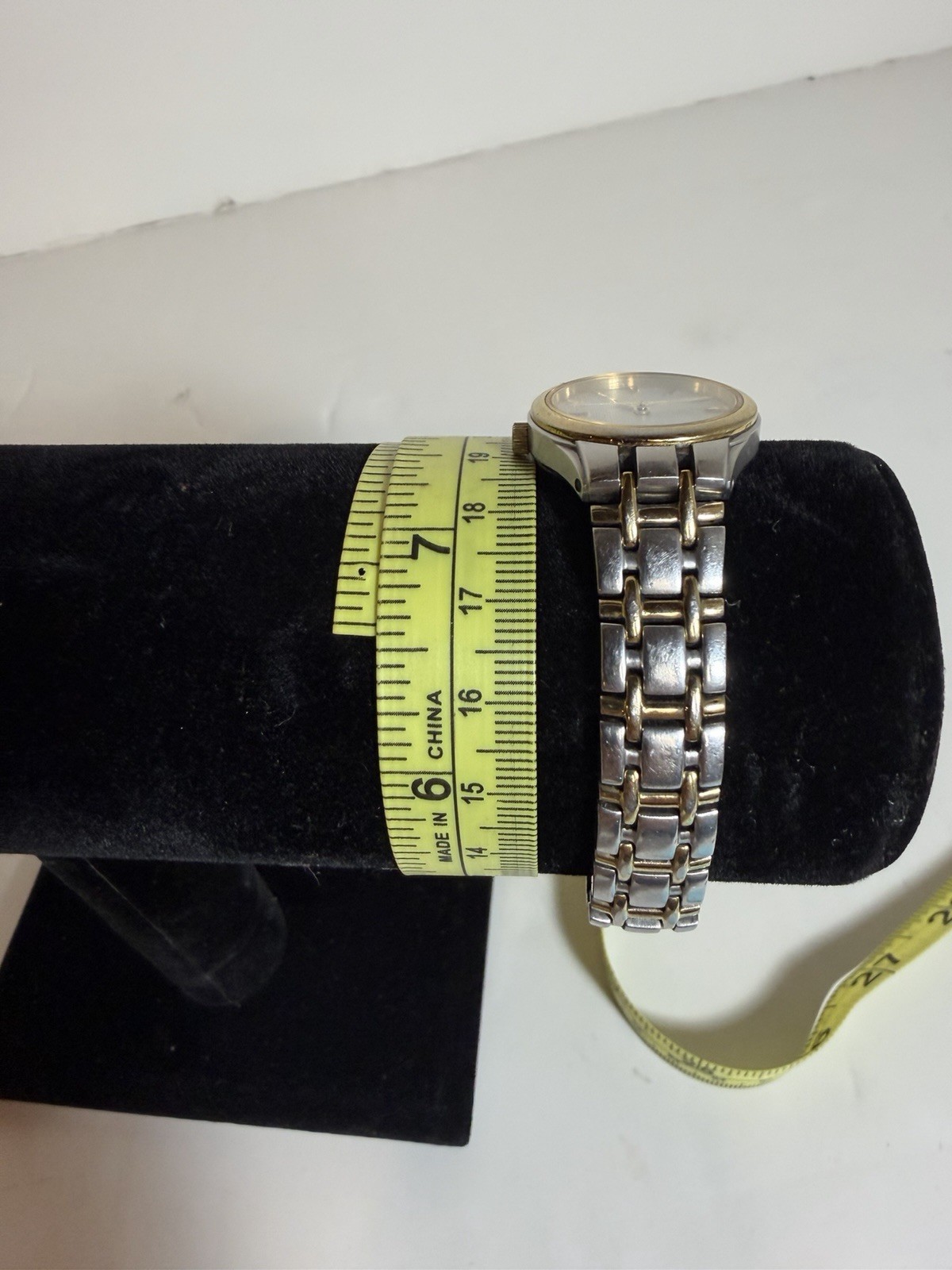 Citizen Eco-Drive E011-S049571 White Dial Date Silver Gold Tone Woman’s Watch