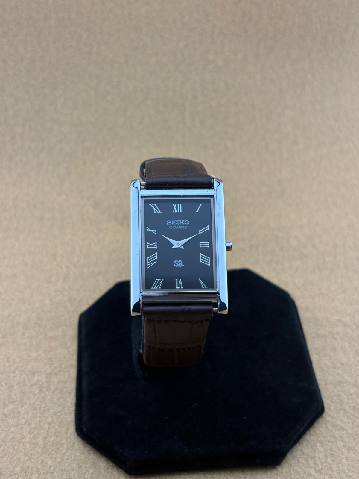 RARE BLACK SILVER Vintage Seiko Slim Quartz men’s Wristwatch-dark brown strap