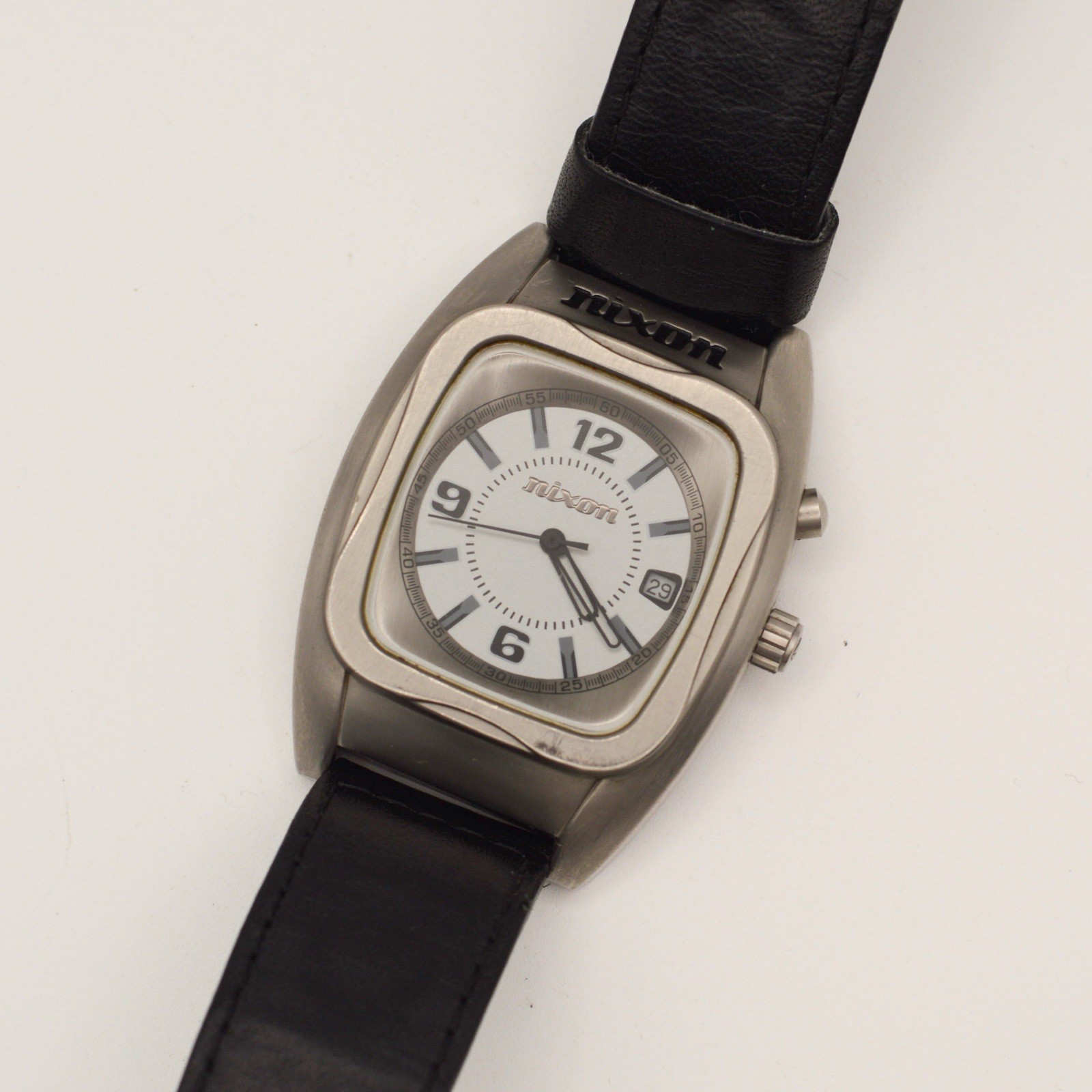NIXON Watch «Yes, The Powerslave» Original Black Band New Battery White Dial