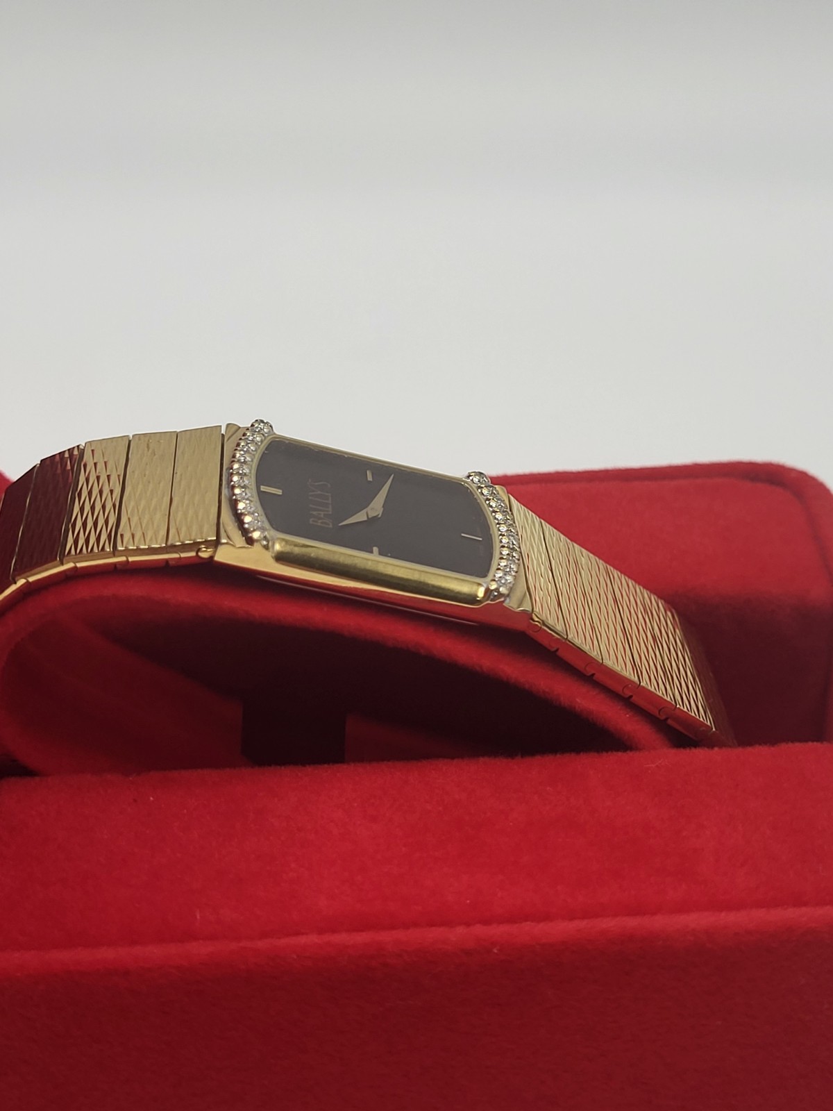 [N. MINT] Vintage BALLY’S LAS VEGAS by BULOVA Swiss Unisex DIAMONDS Watch
