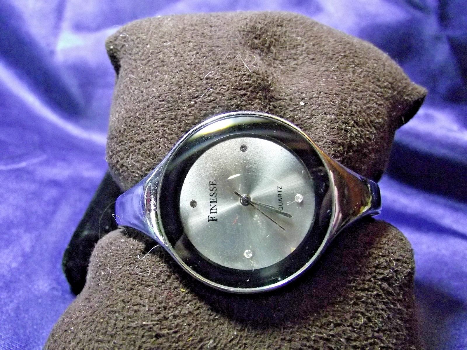 Finesse Small Woman’s Cuff Watch **Nice** B17 ZC