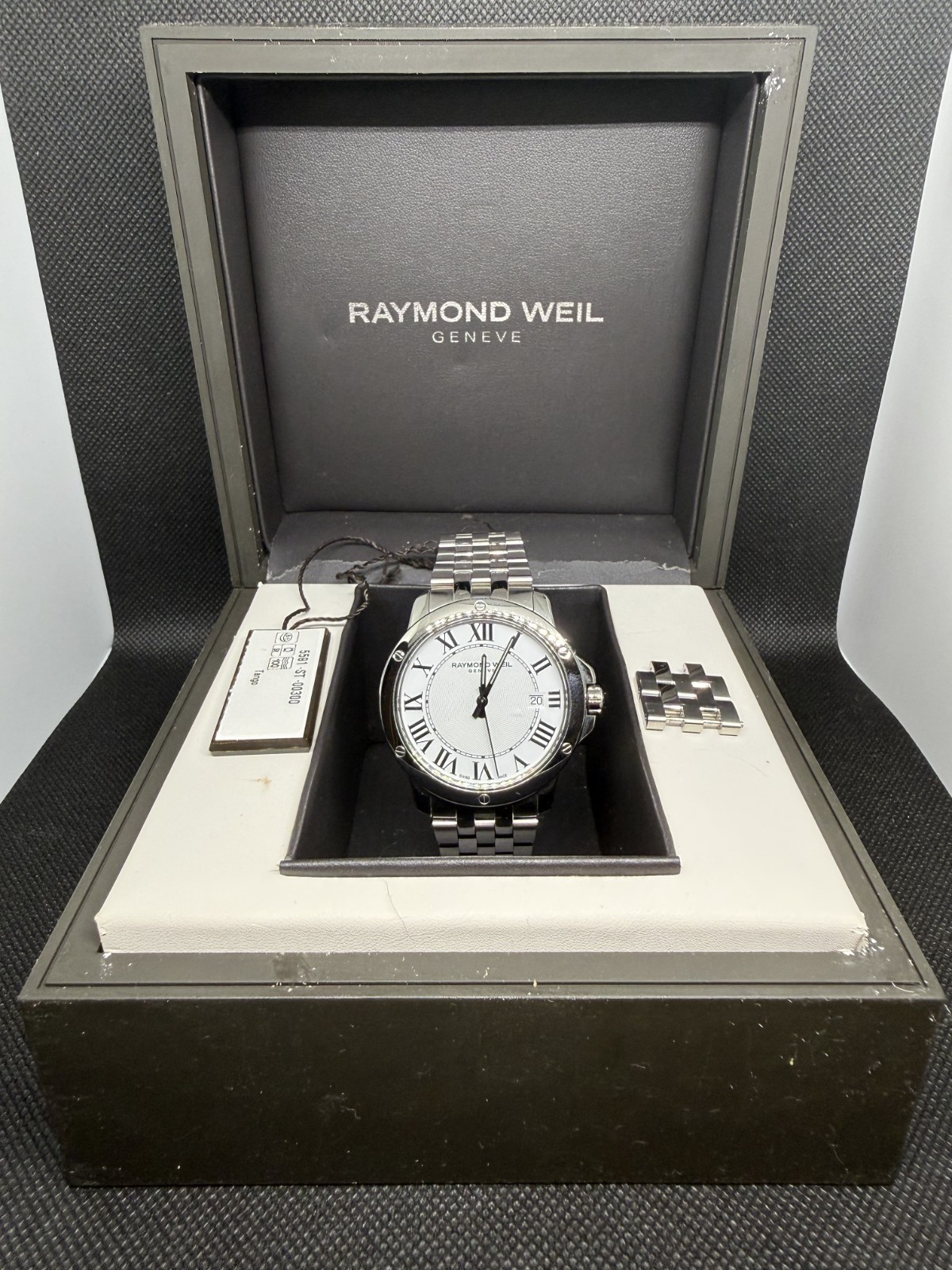 Raymond Weil Tango 5591-ST-00300 Wrist Watch 39mm Quartz White Dial Box & Links