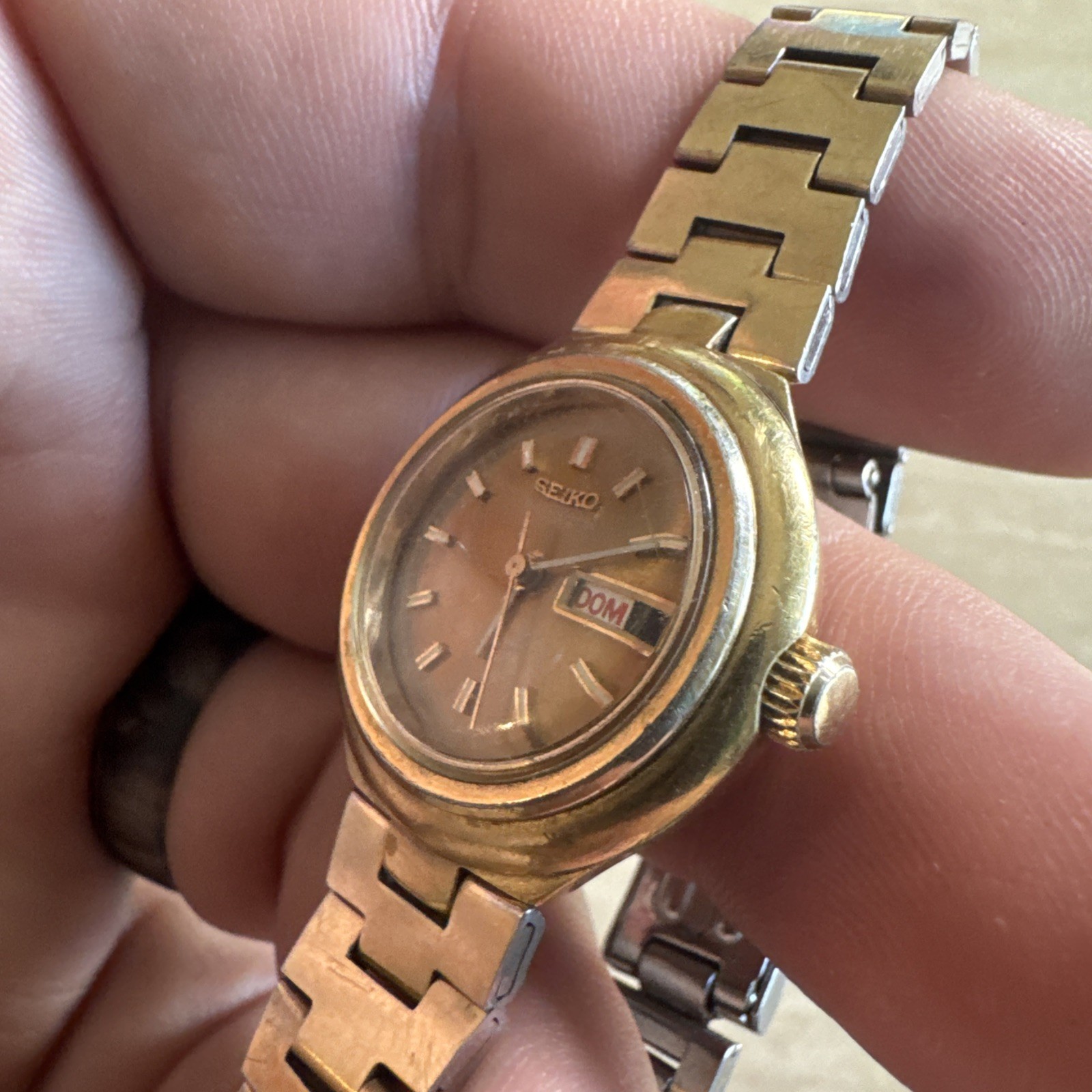 Vintage Seiko Women’s Calendar Watch Gold 2206-0159 ladies Japan