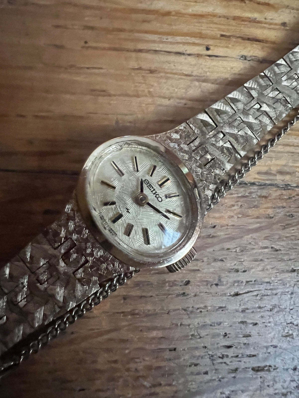 VTG 70s Seiko Ladies Gold Tone Disco Cocktail Watches Lot of (2) 11-7619/43-7019