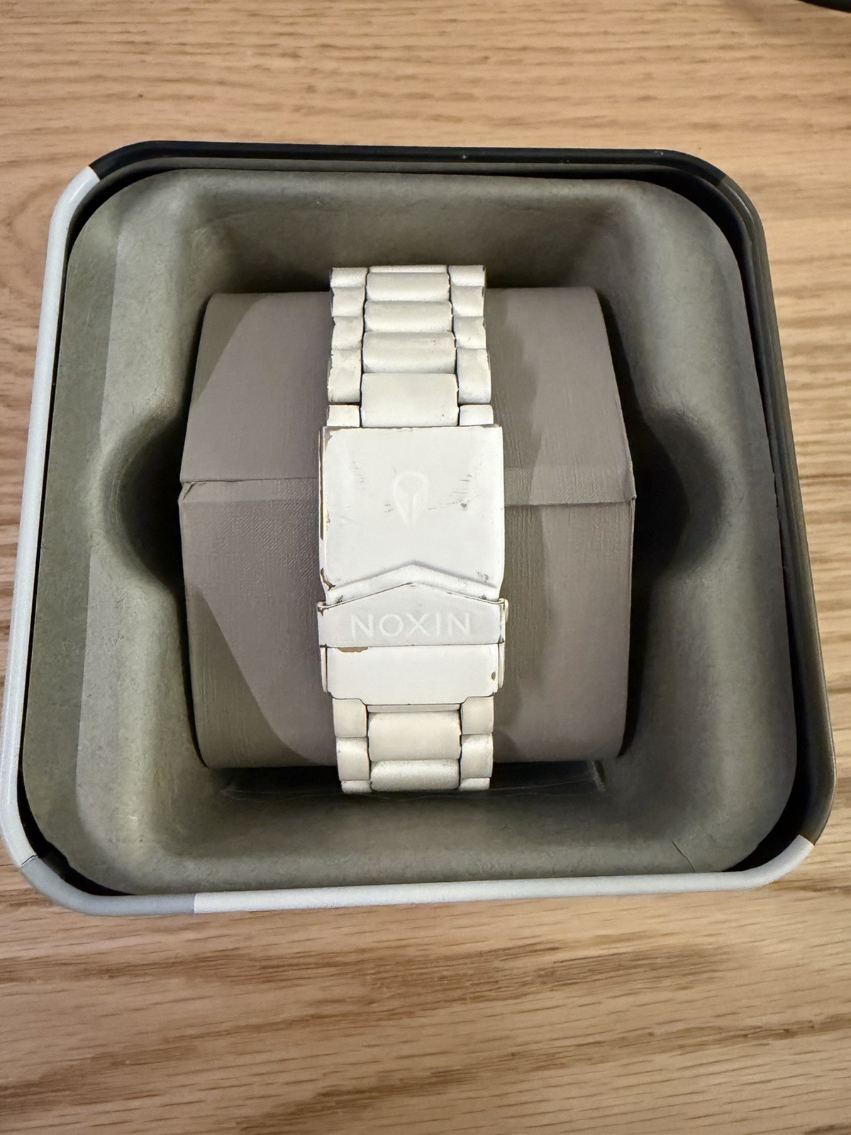 Nixon Player «Yes it’s Real» White And Gold Men’s Wrist Watch Pre-owned