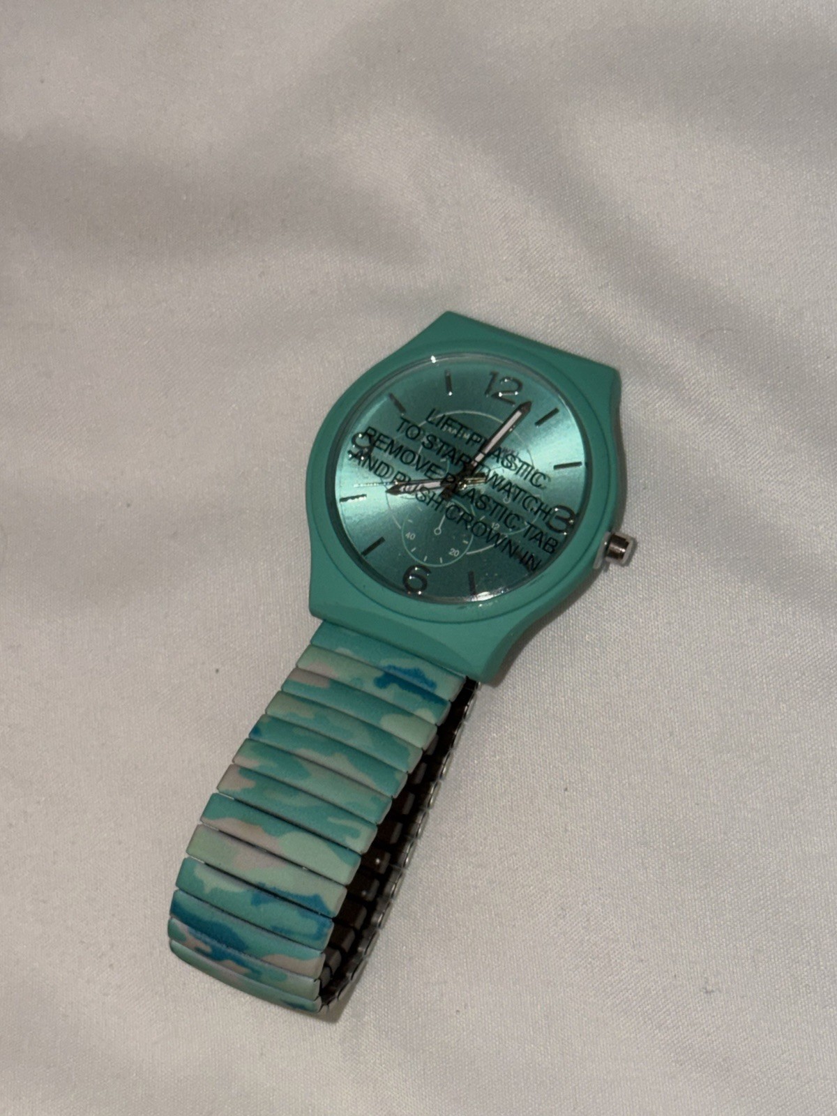 Analog Wristwatch Blue Dial Green Case Fixed Bezel Watch