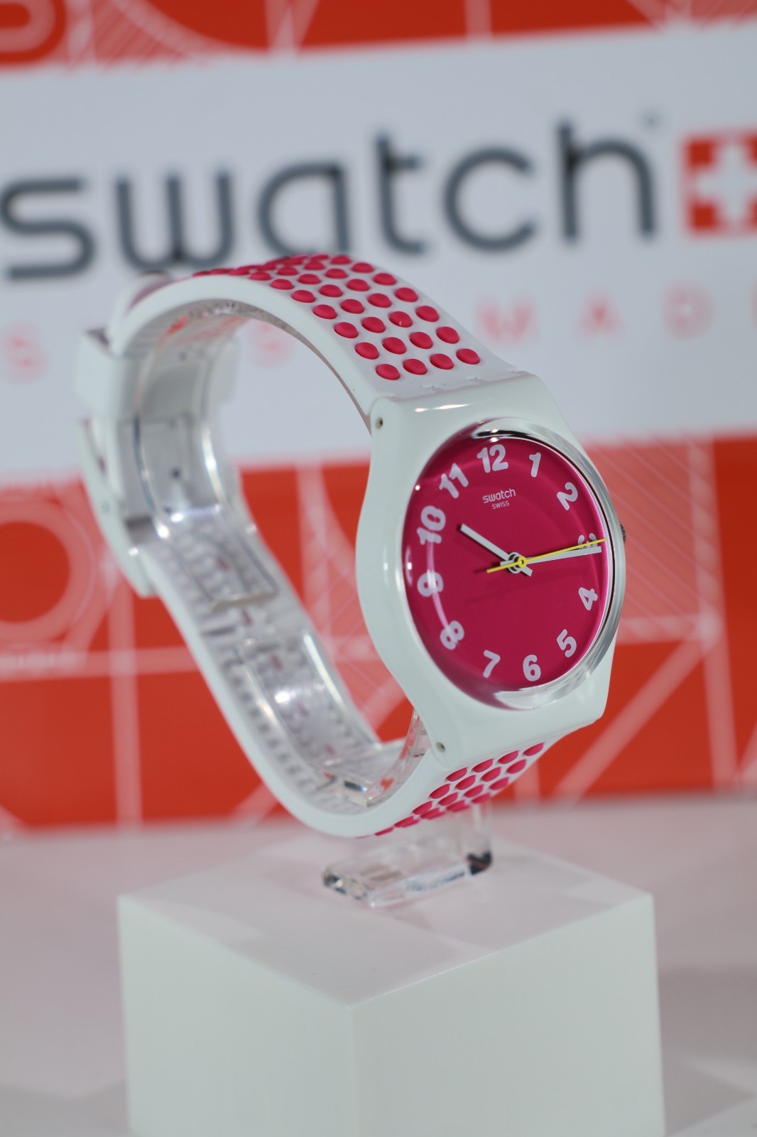 New Swiss Made Limited Swatch Watch GW190 PINKDOTS 34MM White Pink Dots Unisex