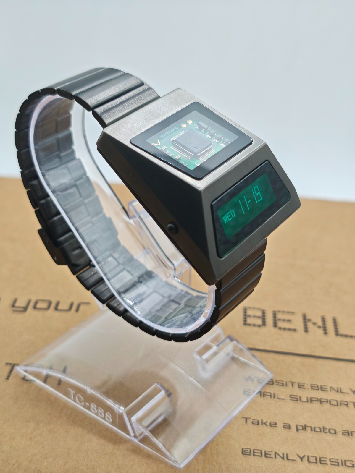 BenlyDesign Cyber Chip Window Retro-Futuristic Digital Watch S3000-C