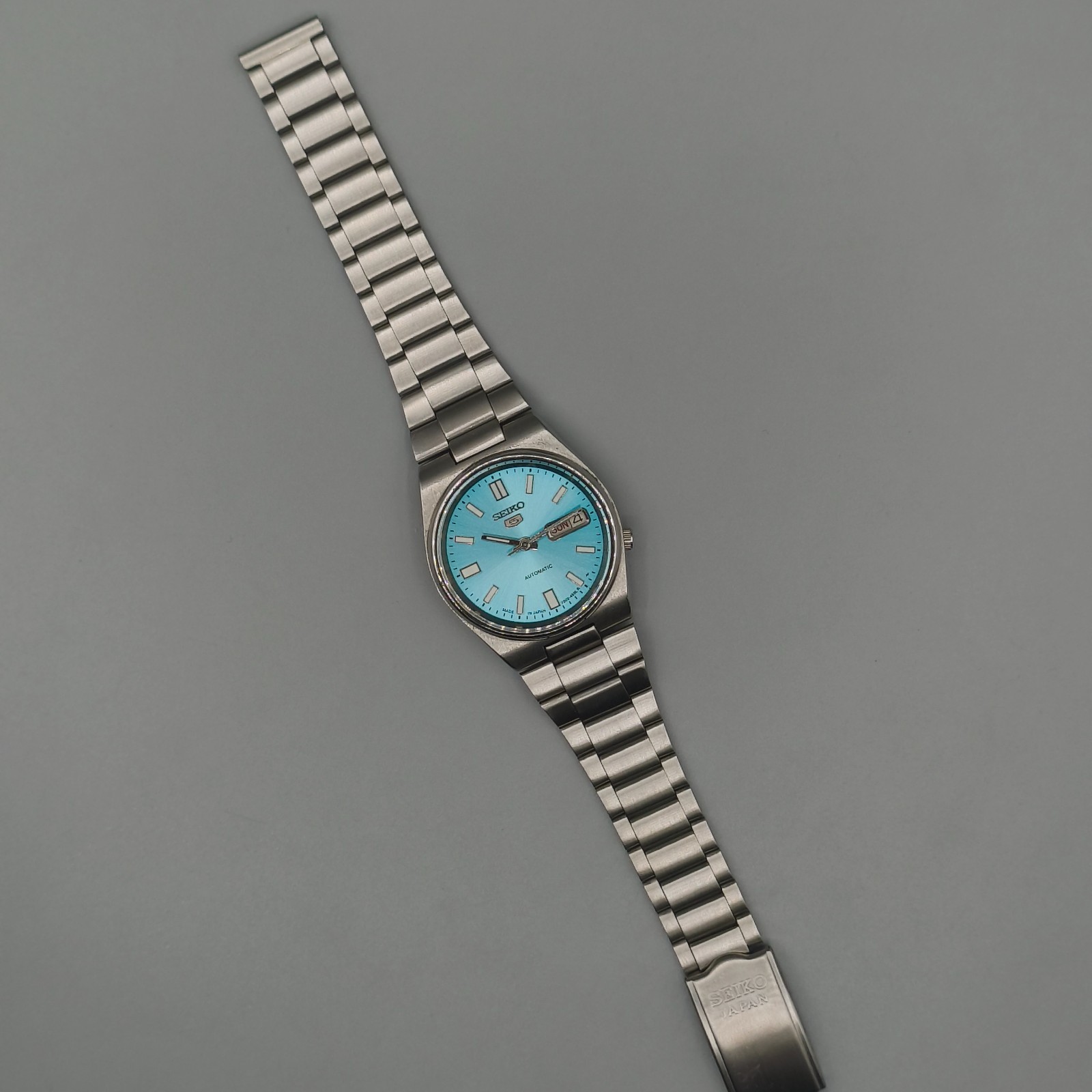 Vintage Seiko 5 Automatic 7009 Men’s Watch Ice Blue Dial 37 mm Day/Date Japan