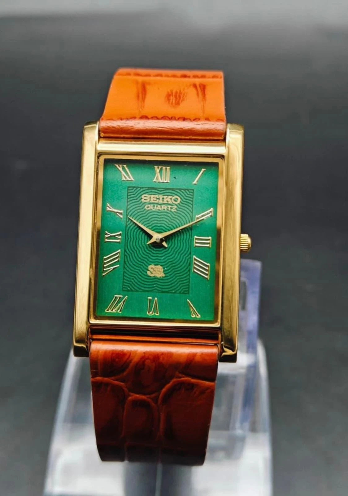 Vintage Seiko slim Men’s Wrist watch -Leather Strap-Green Dial