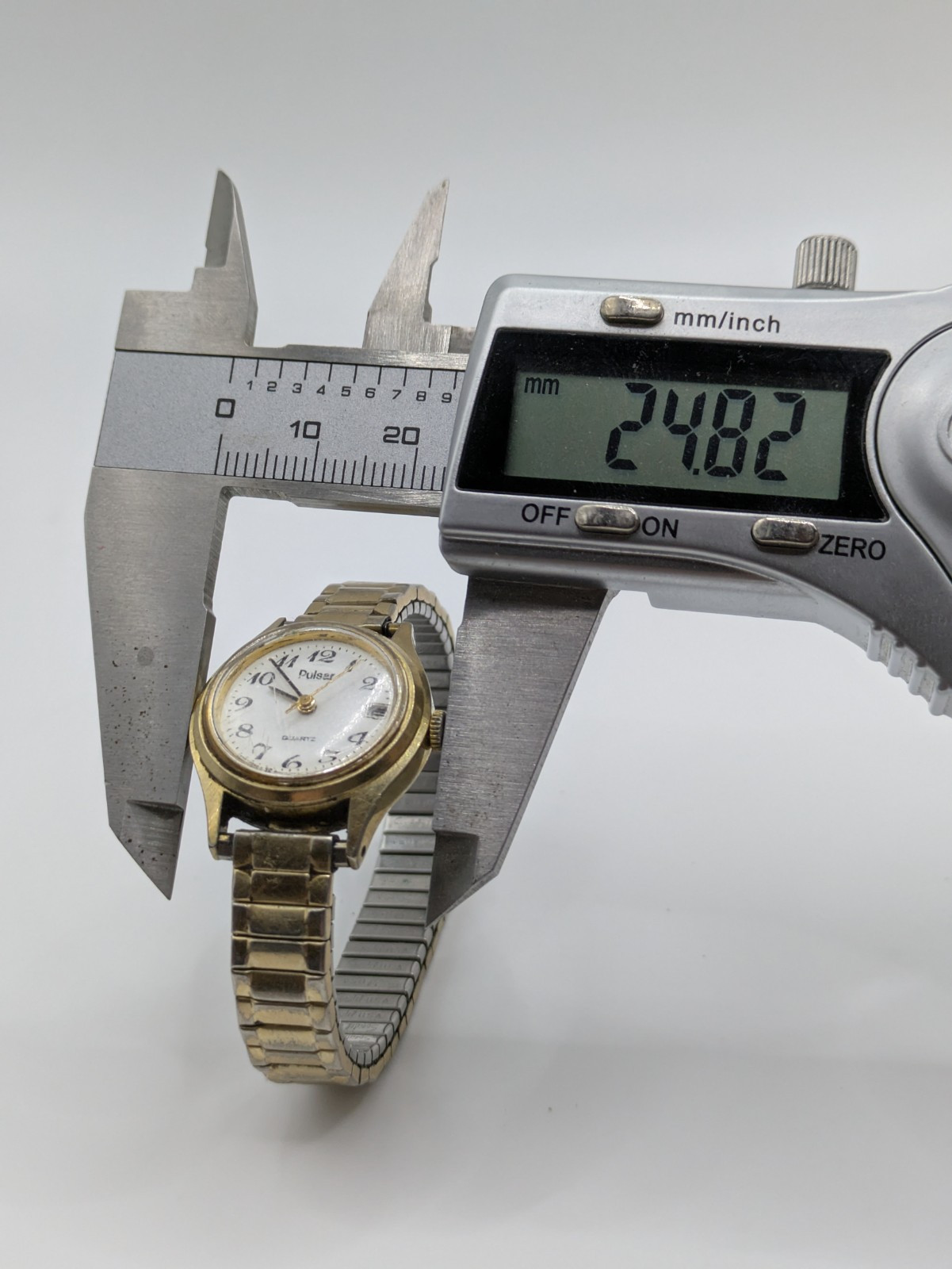 Pulsar Y642A Quartz Watch Gold Tone Parts Repairs Untested 24.8mm