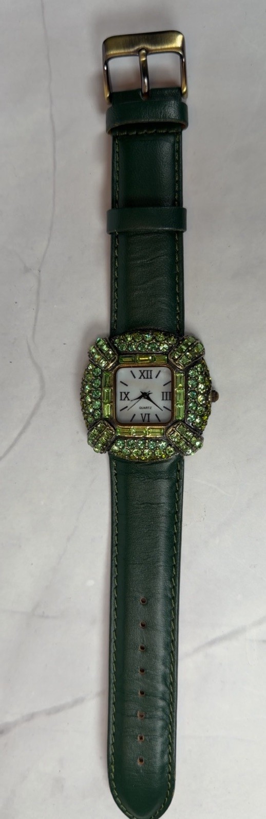 LA Vintage Watch, Never Worn, New Battery..Green Gemstone . Perfect Condition!!