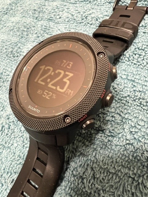 Suunto Traverse Alpha Black Red Smart Watch – GPS – Amazing Condition!