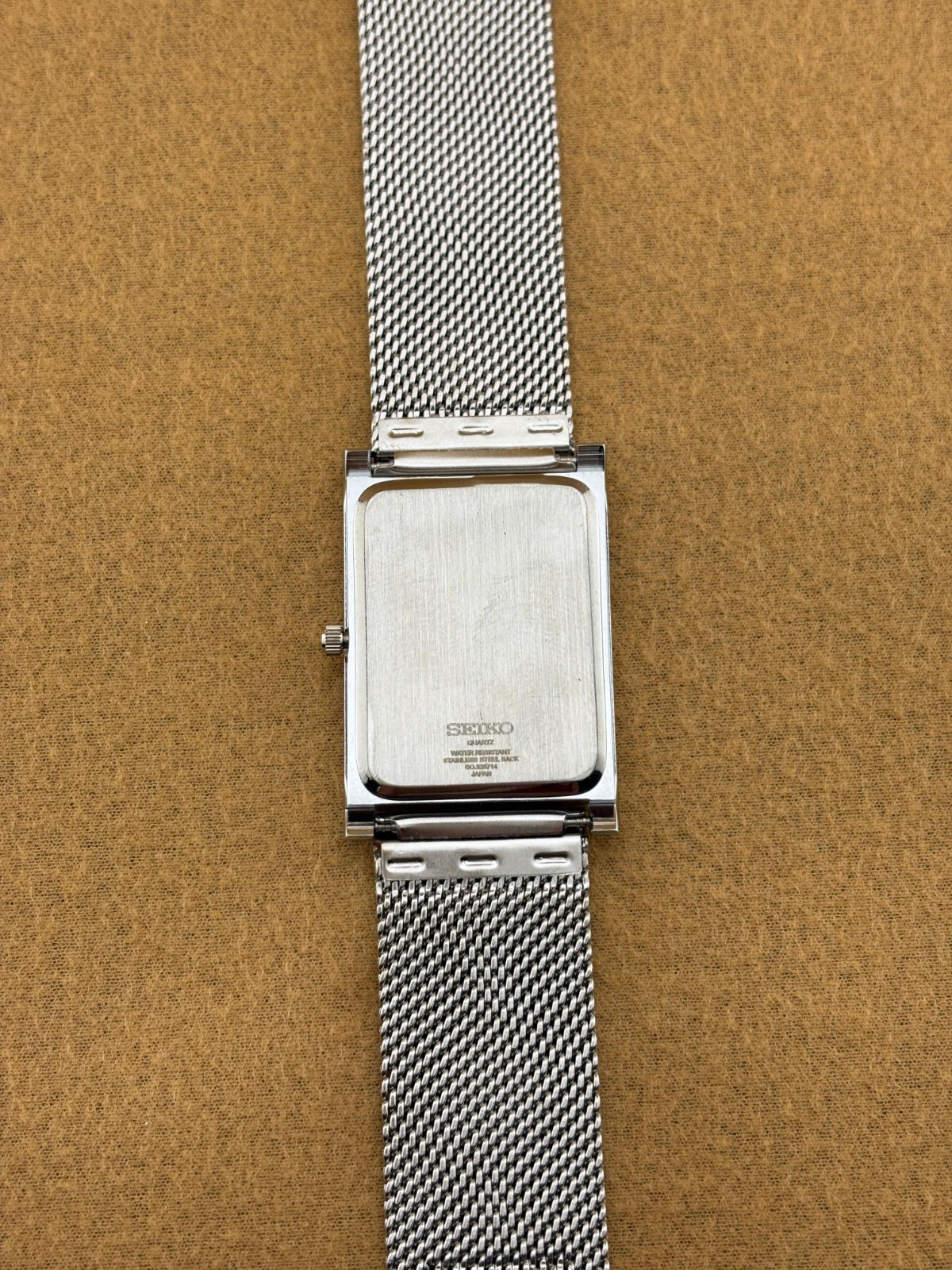WHITE DIAL Vintage Seiko Slim Quartz men’s Wrist Watch