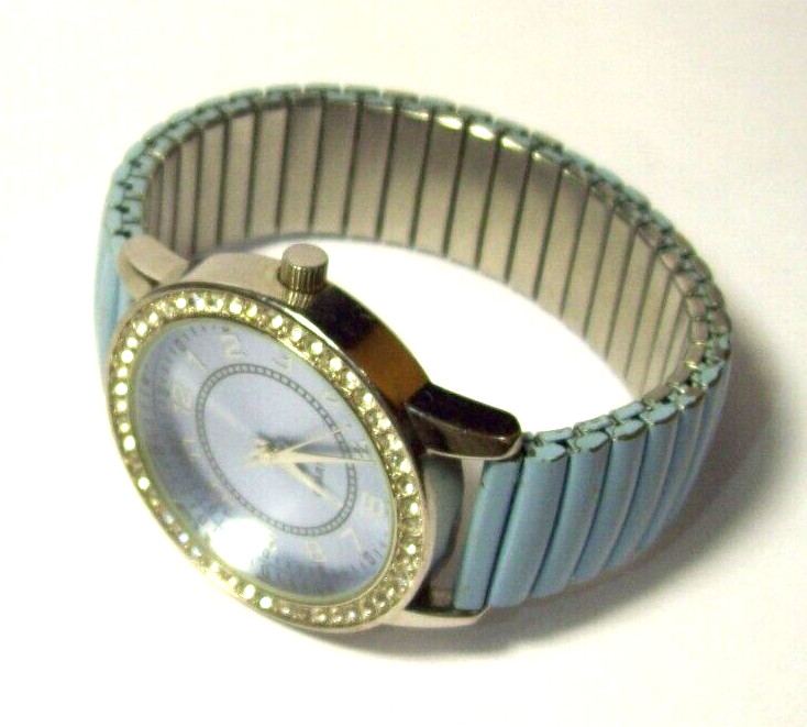 Gorgeous Light Blue Watch Iridescent Indigo Dial Diamond Bezel fits 6.50″-6.75″