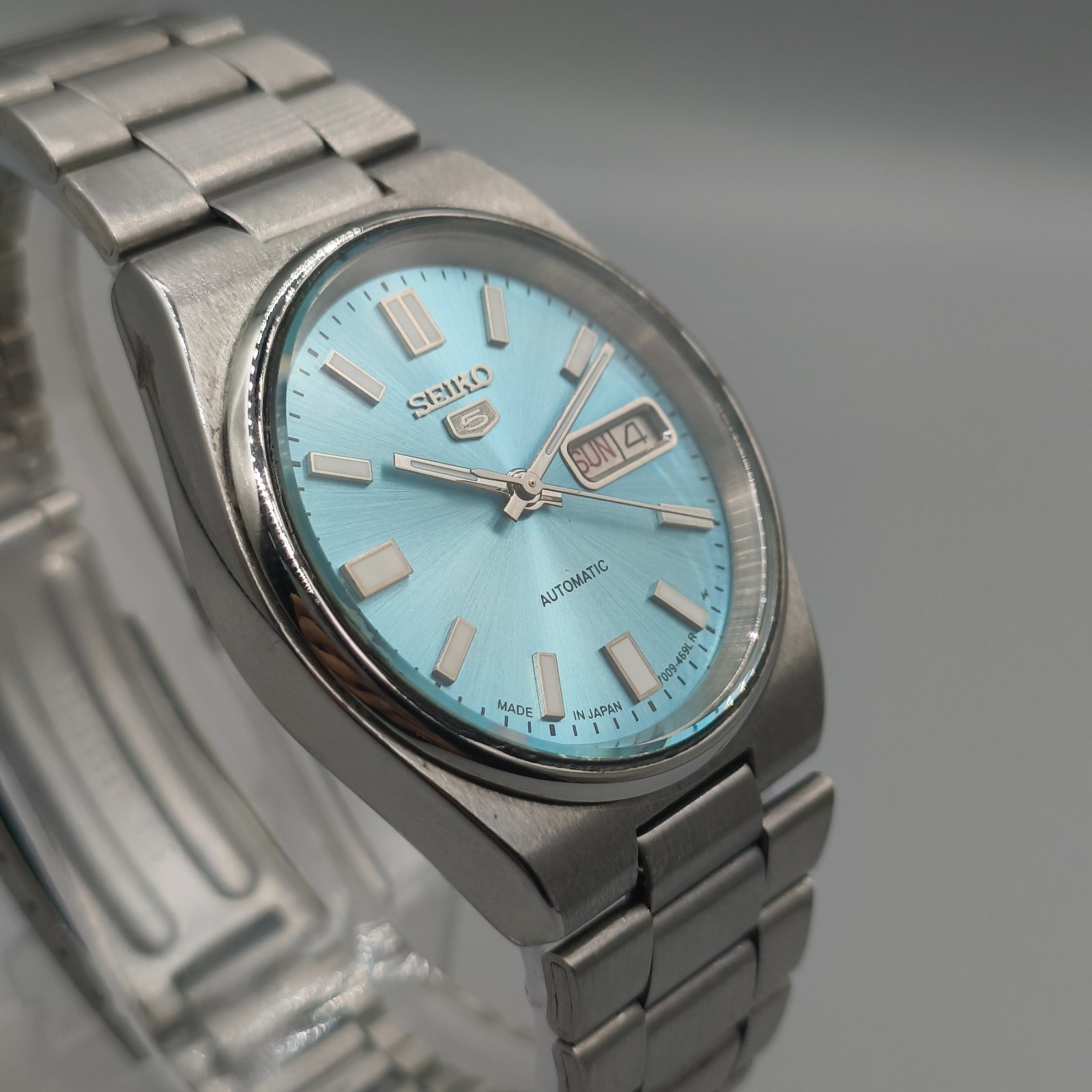 Vintage Seiko 5 Automatic 7009 Men’s Watch Ice Blue Dial 37 mm Day/Date Japan
