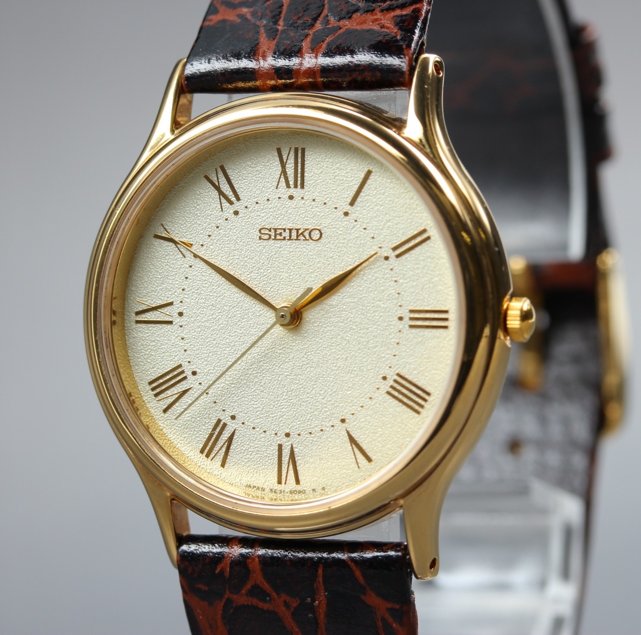 [MINT] Seiko Spirit 5E31-6040 32mm Round Gold Roman HAQ Quartz Men’s Watch