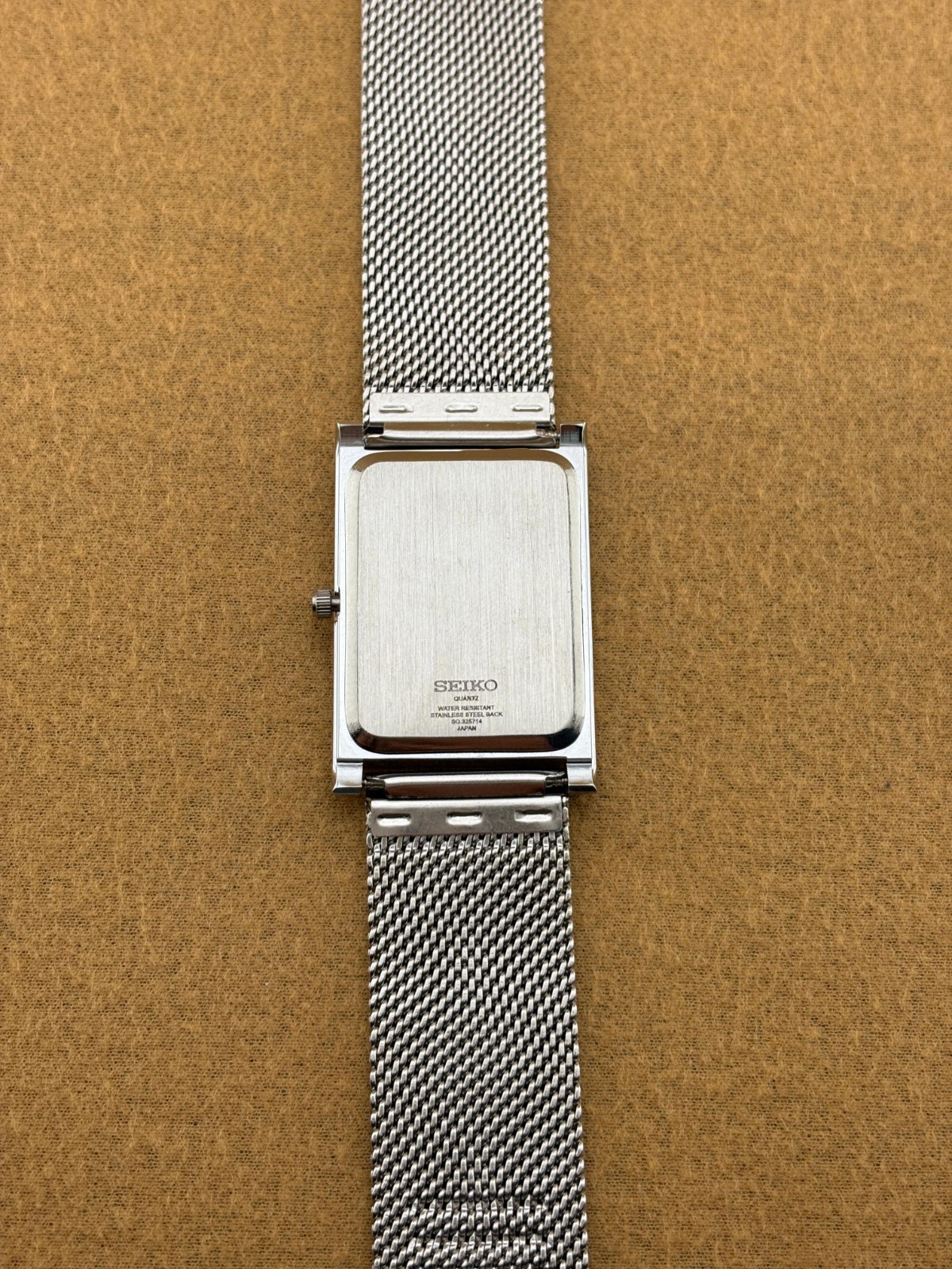 BLACK SILVER Vintage Seiko Slim Quartz Men’s Wristwatch